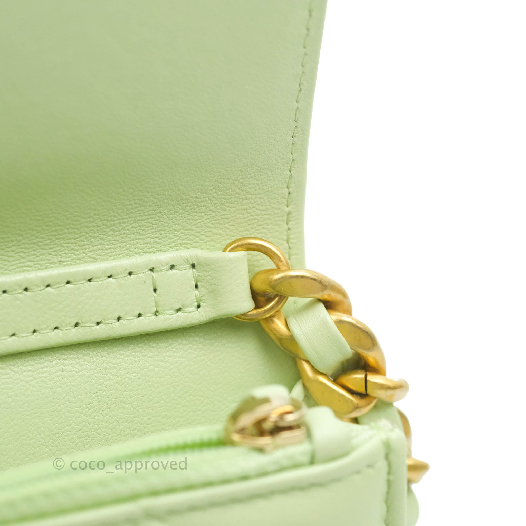 Chanel 19 Chanel Handbags Green Leather ref.720650 - Joli Closet