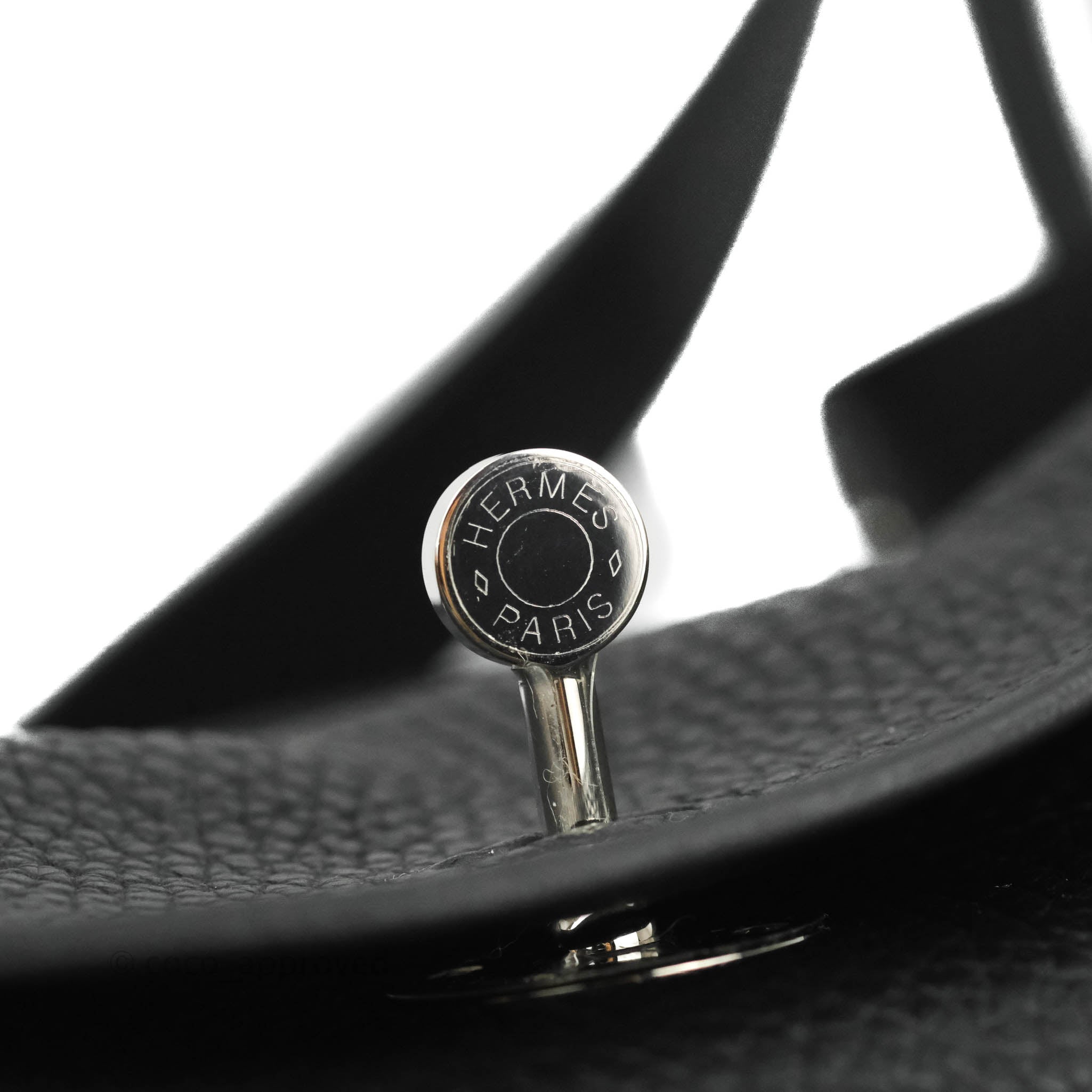 Hermes Lindy 26 Black Clemence Palladium Hardware – Madison Avenue Couture