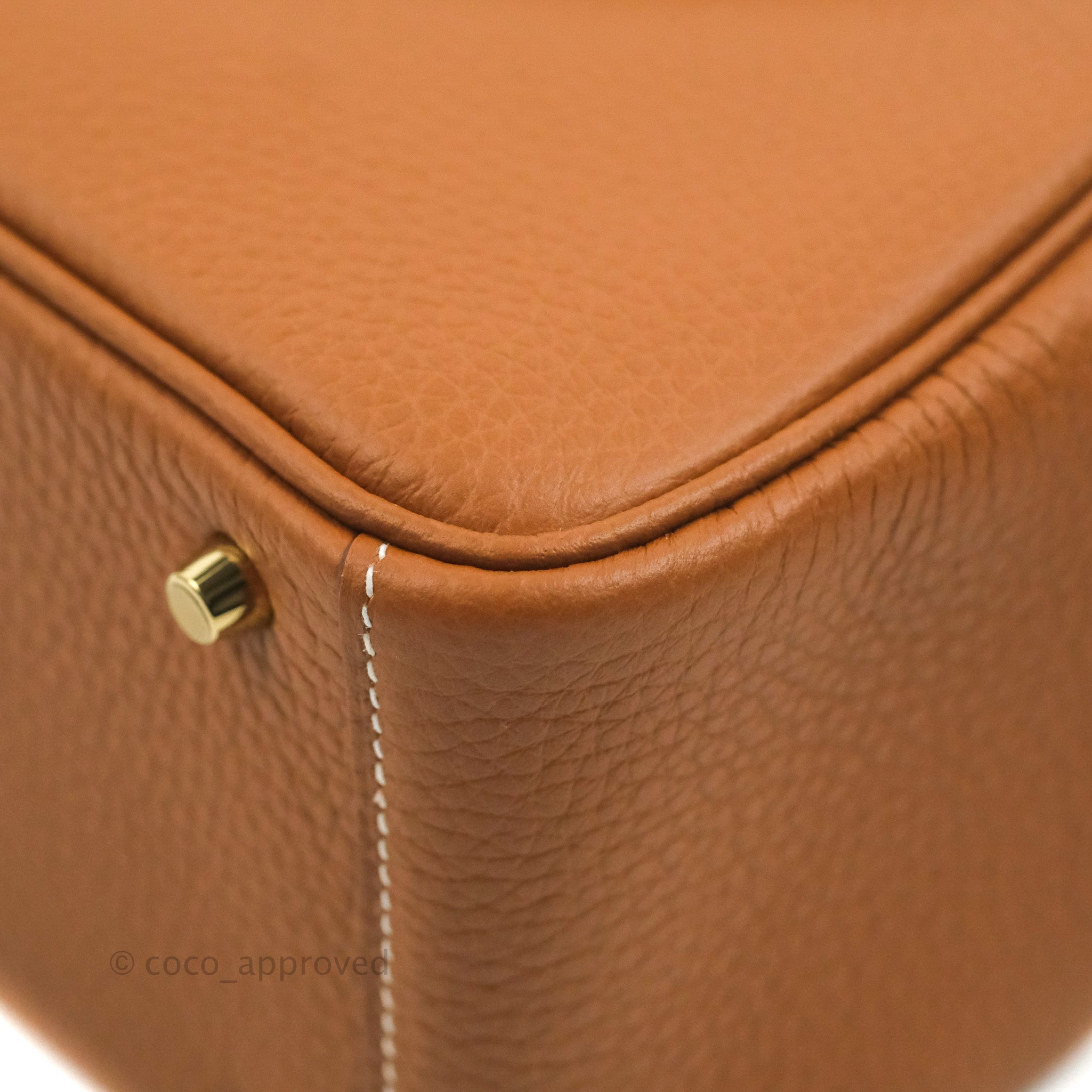 Hermès Mini Lindy 20 Nata Clemence Gold Hardware Bag For Sale at