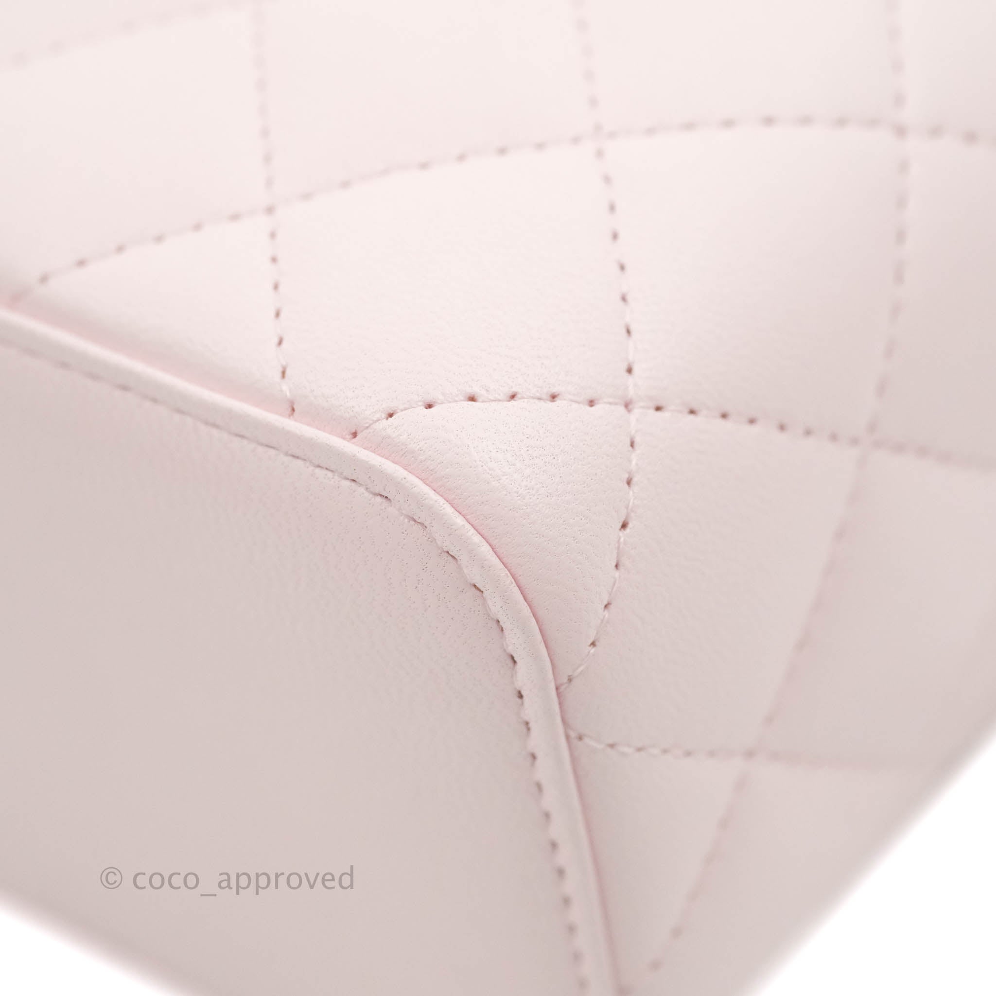 CHANEL mini vanity bag w/top handle & chain, Chanel handbag review & what  fits inside