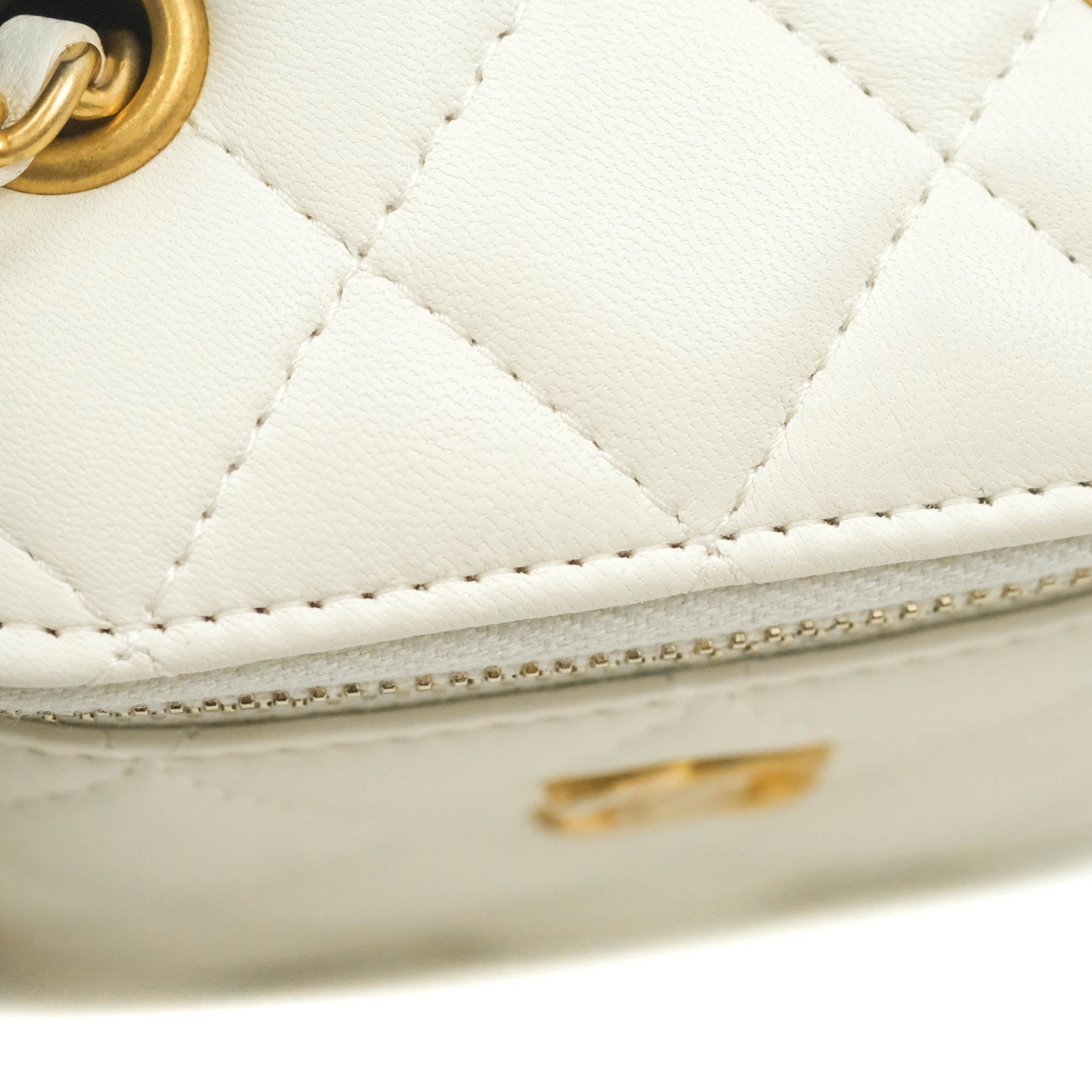 Chanel 2022 Coco Pearl Crush Vanity Case - ShopStyle Shoulder Bags