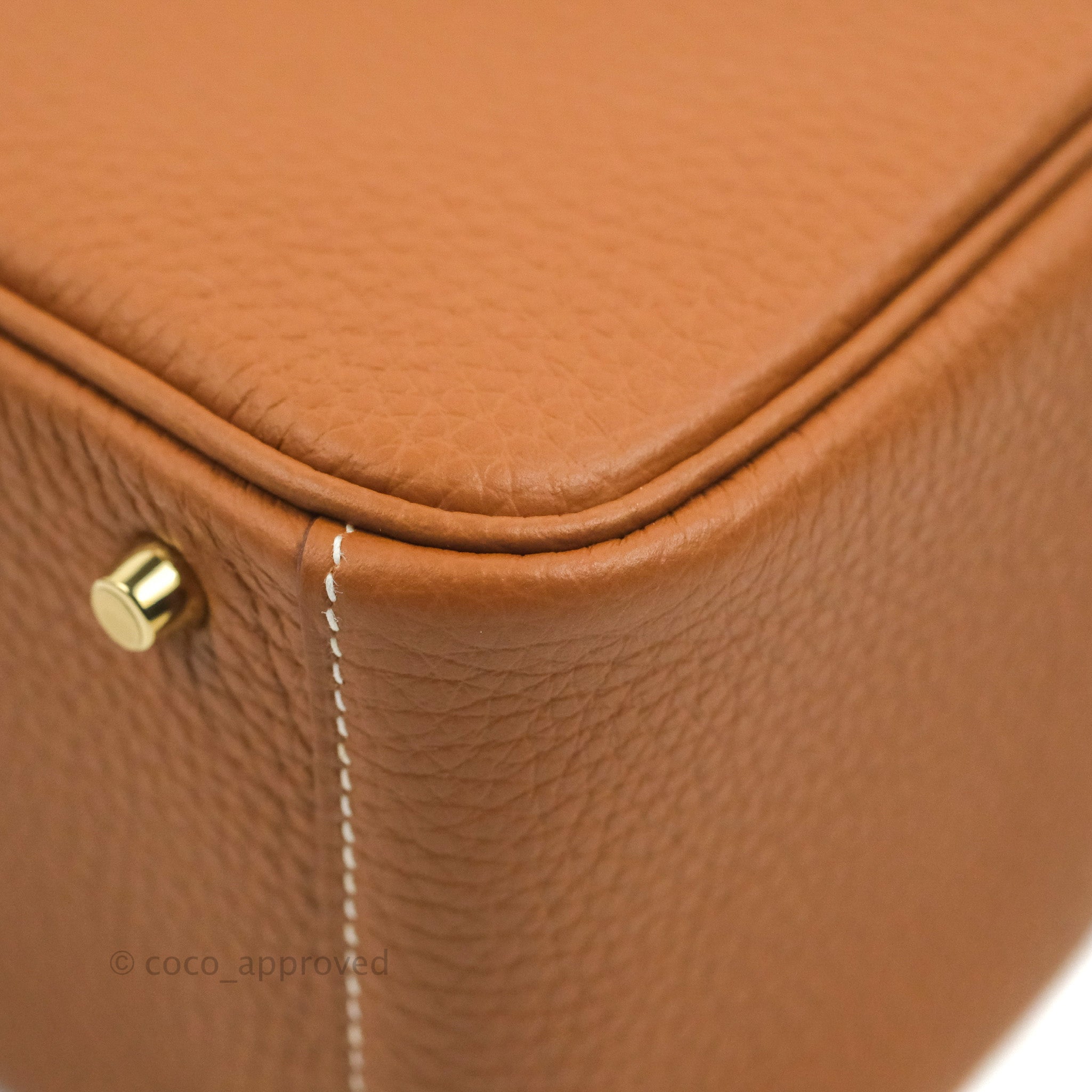 Hermès Mini Lindy 20 Nata Clemence Gold Hardware Bag For Sale at