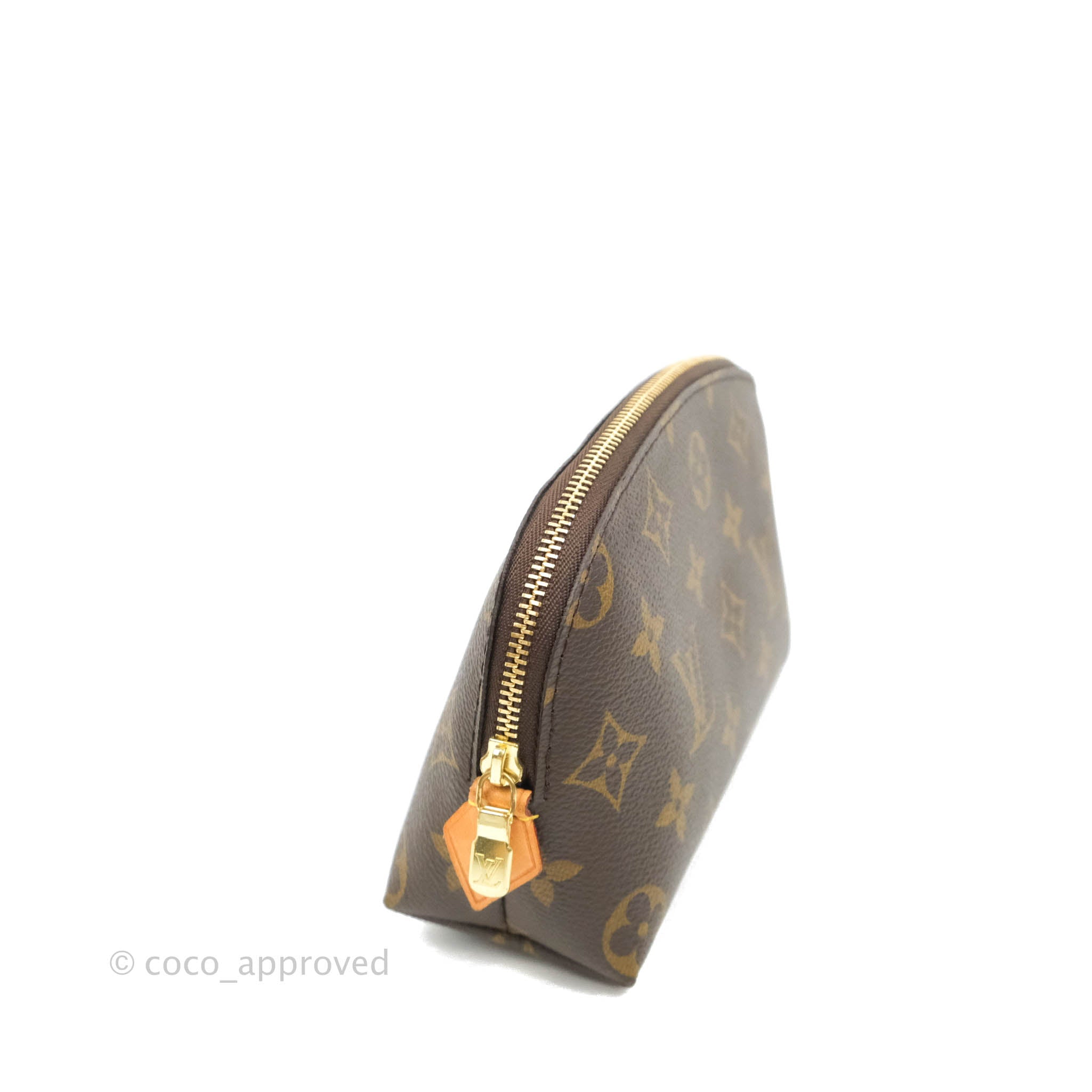 Shop Louis Vuitton Cosmetic pouch (M80502) by inthewall