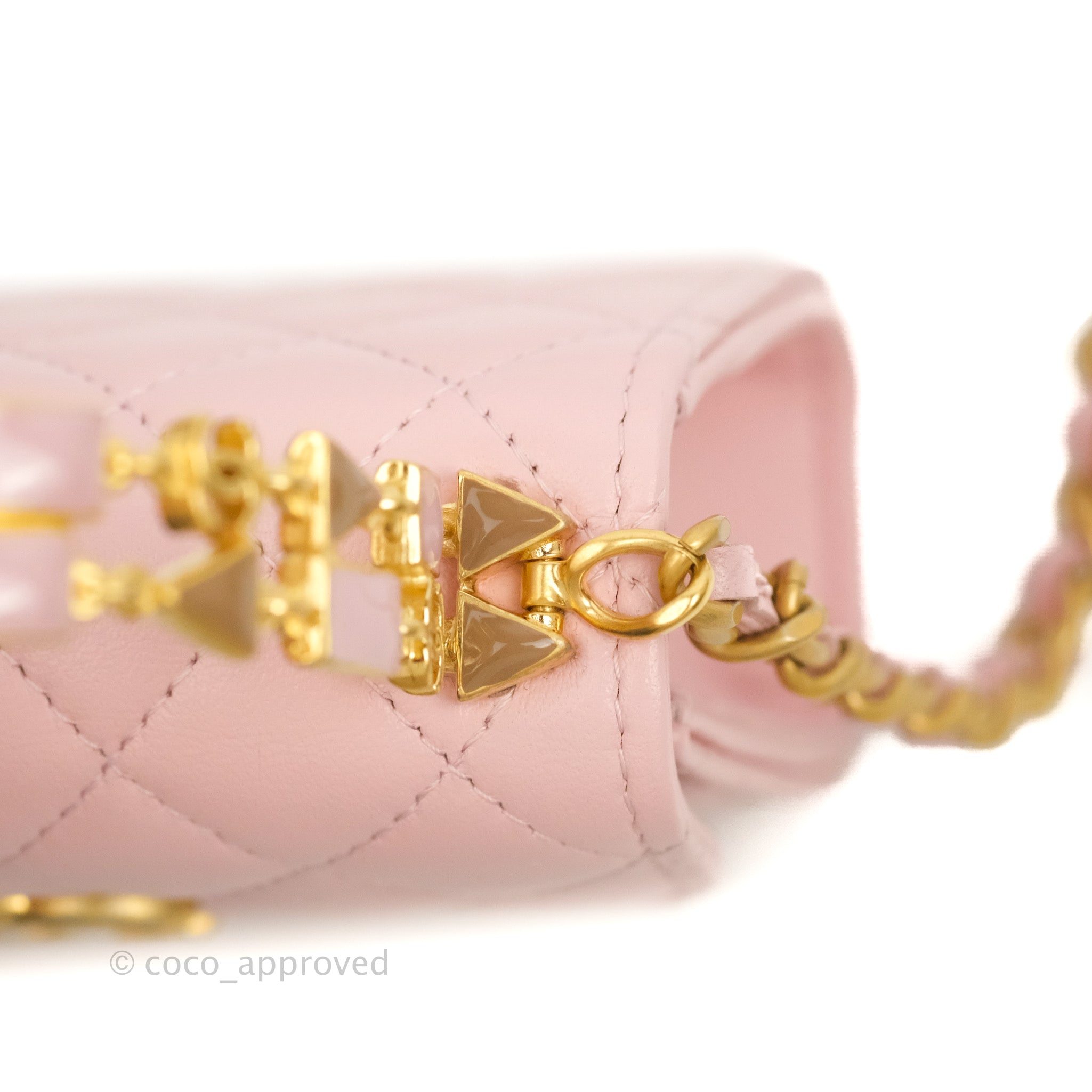 Clutch with chain - Lambskin & gold-tone metal, pink — Fashion