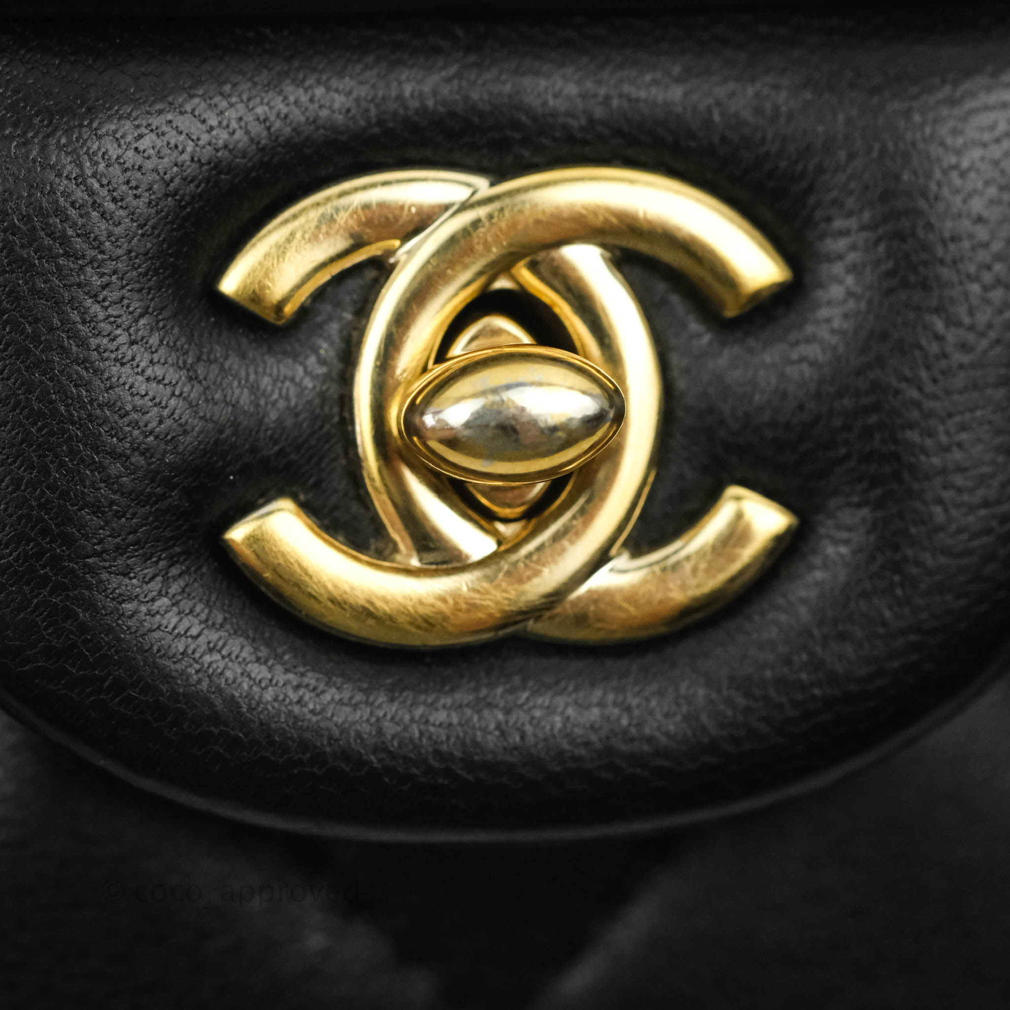 logo chanel bag black