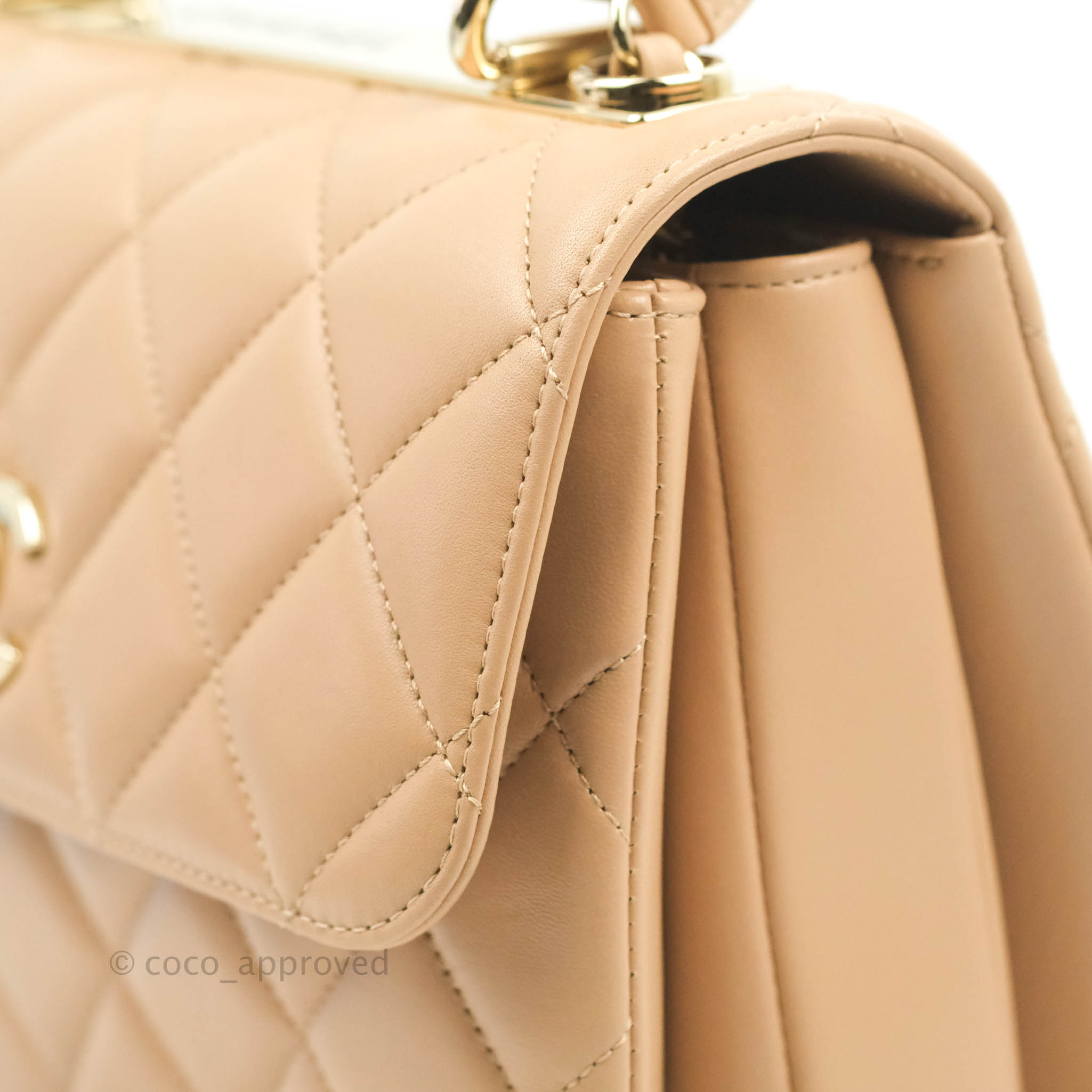 Trendy cc leather handbag Chanel Beige in Leather - 19255621
