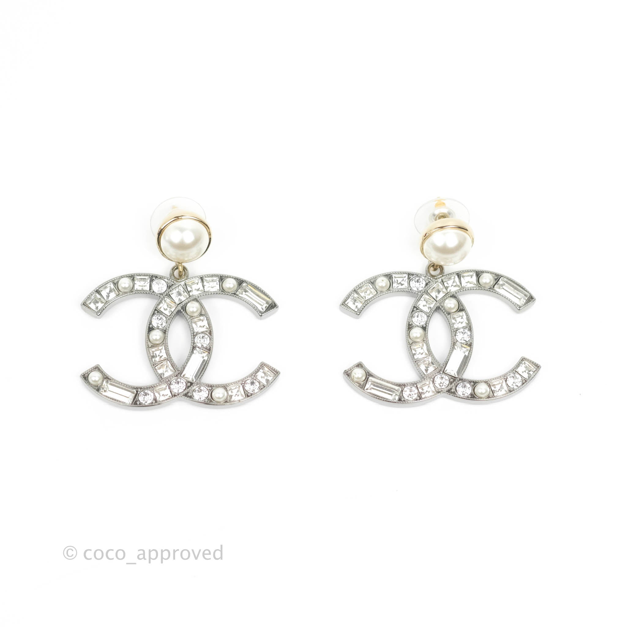Chanel Pearl Crystal CC Drop Earrings Gold & Silver Tone 20P – Coco  Approved Studio