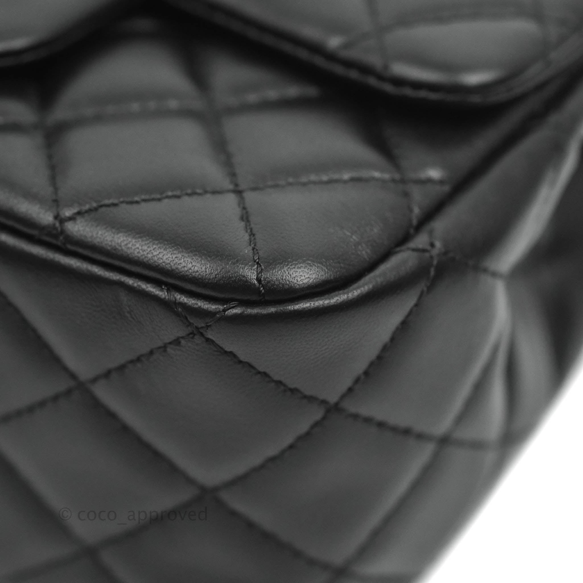 lovisabarkman / minimal / black / outfit / Chanel / classic flap / bag