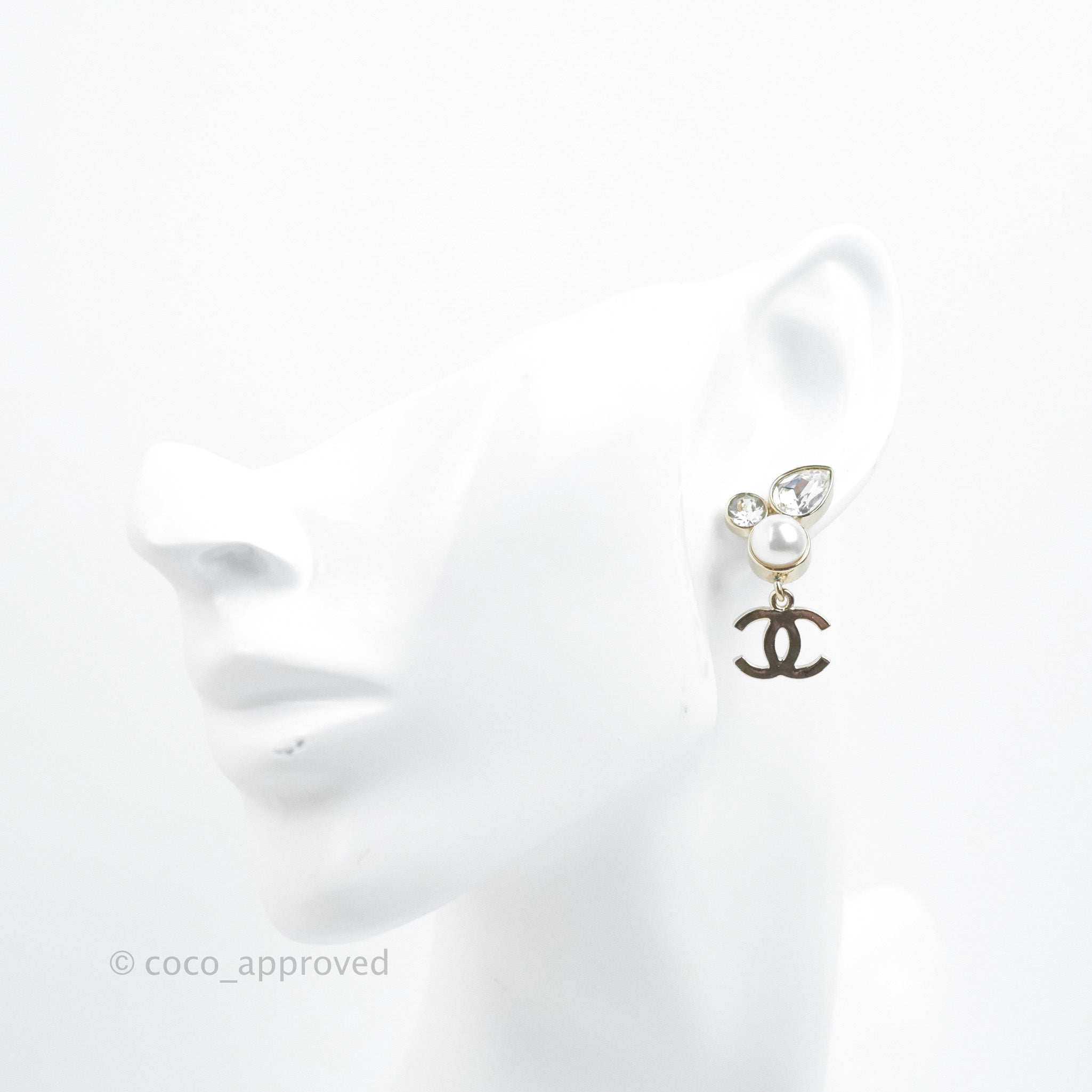 Chanel Crystal Pearl CC Drop Earrings Gold Tone 22C – Coco Approved Studio
