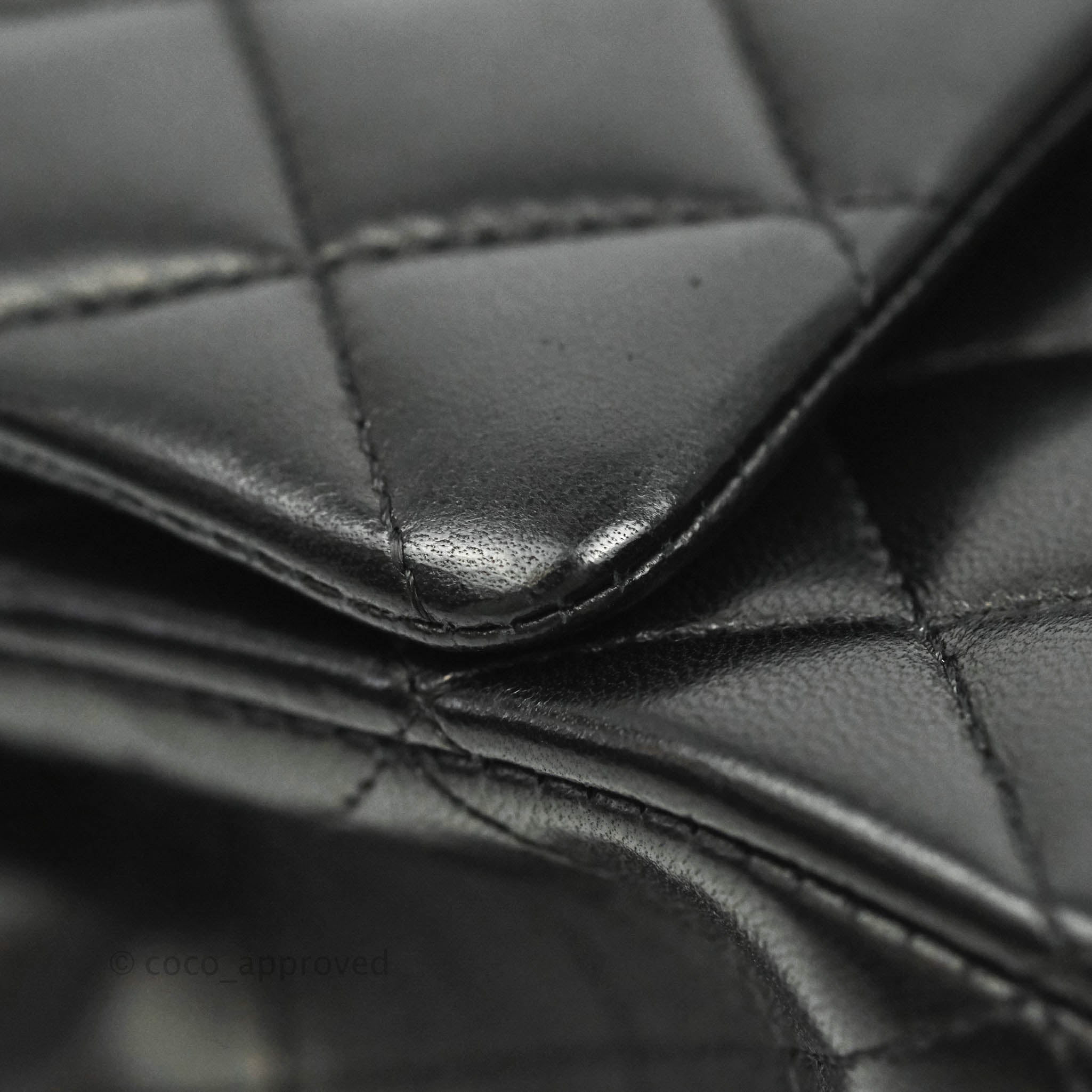 Classic pouch - Lambskin, black — Fashion