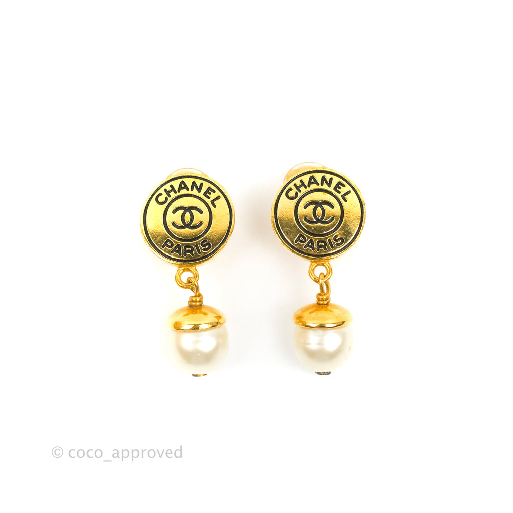 Chanel Pearl Drop Ear Clip Gold Tone 97P