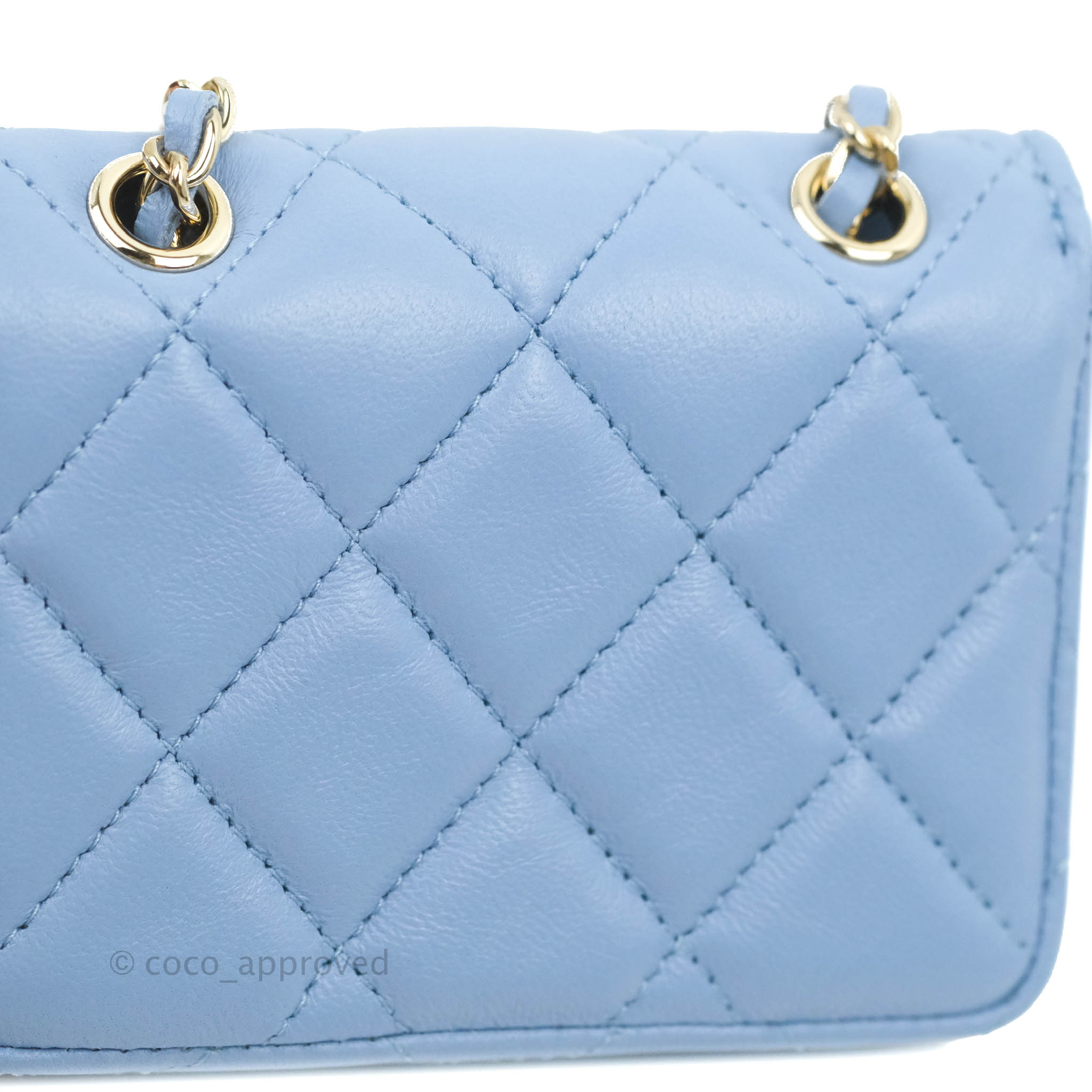 Chanel Timeless Classic mini bag Blue Dark blue Gold hardware Leather  ref.376489 - Joli Closet