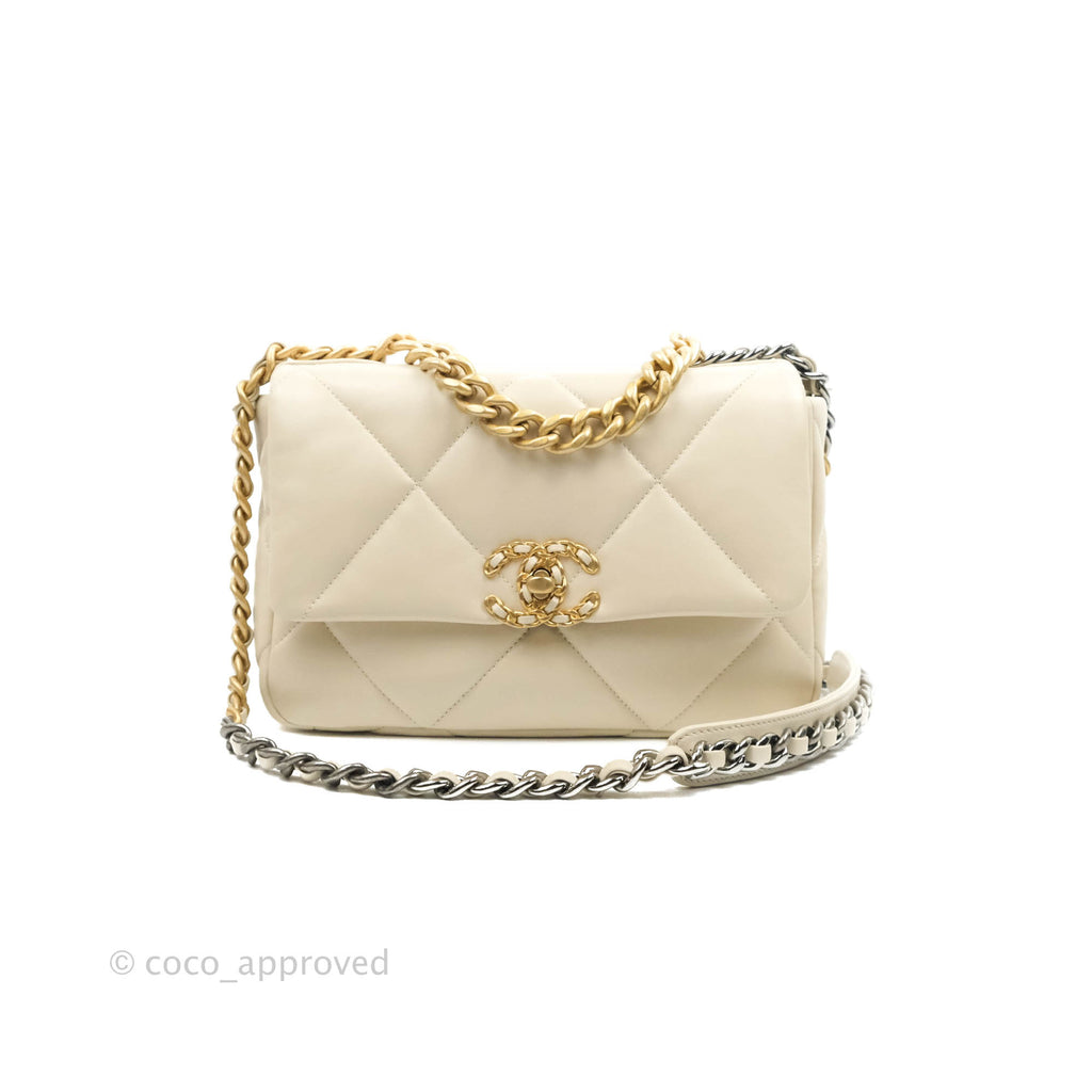 Chanel Small 19 Light Beige Flap Bag⁣ Lambskin Mixed Hardware