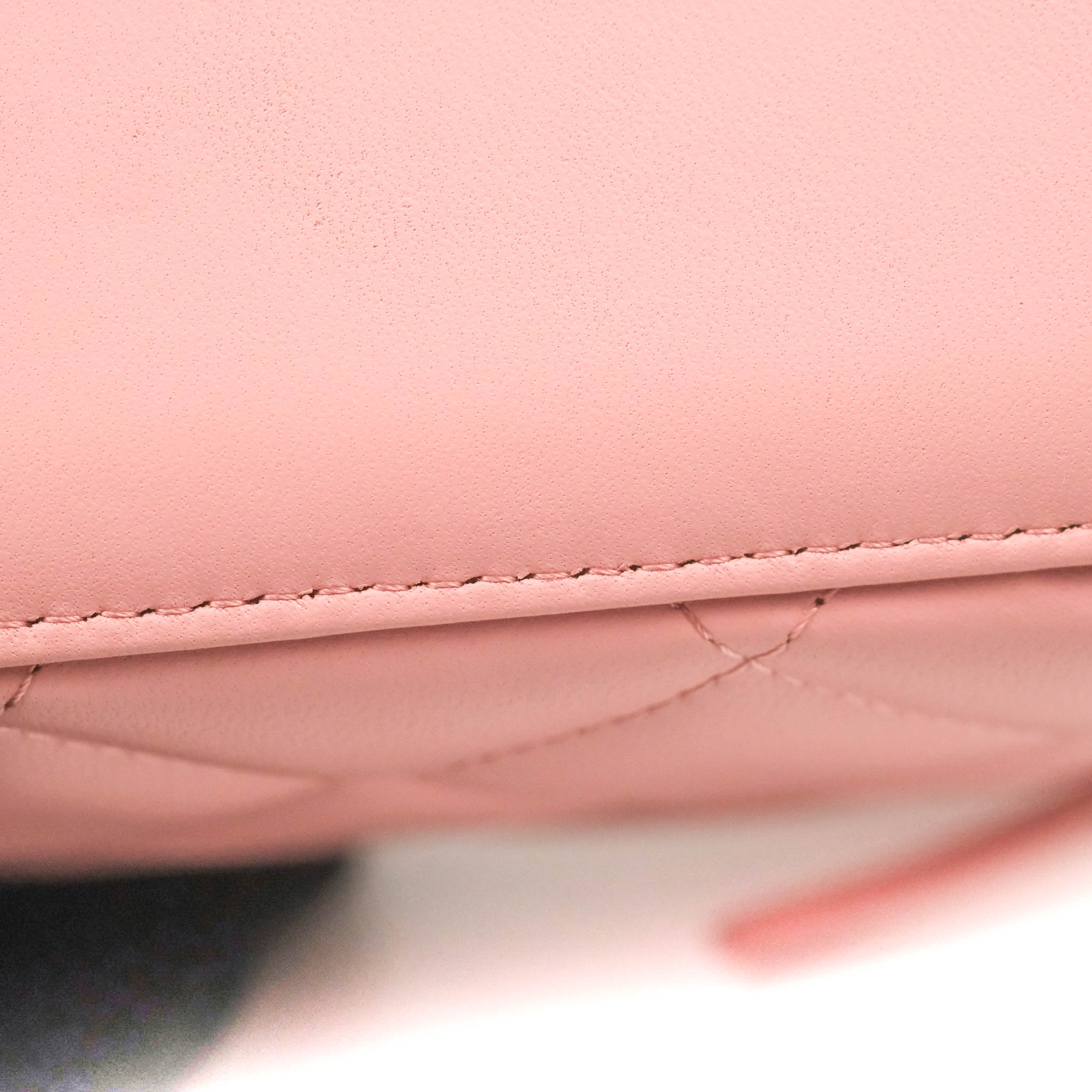 Pink Lambskin 'CC' Elegant Chain Vanity Case