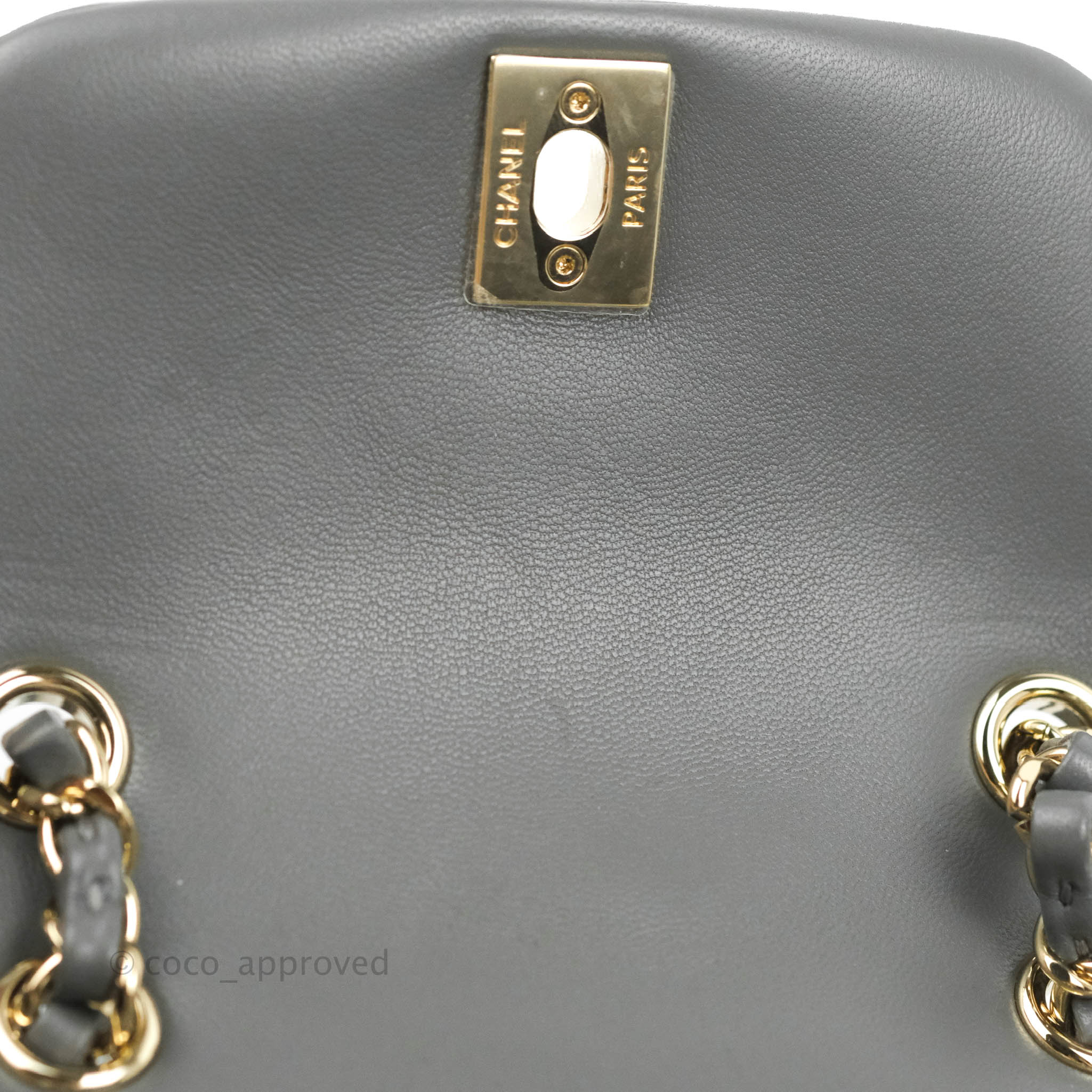 CHANEL CC N°5 Bag Charm Light Gold 105024