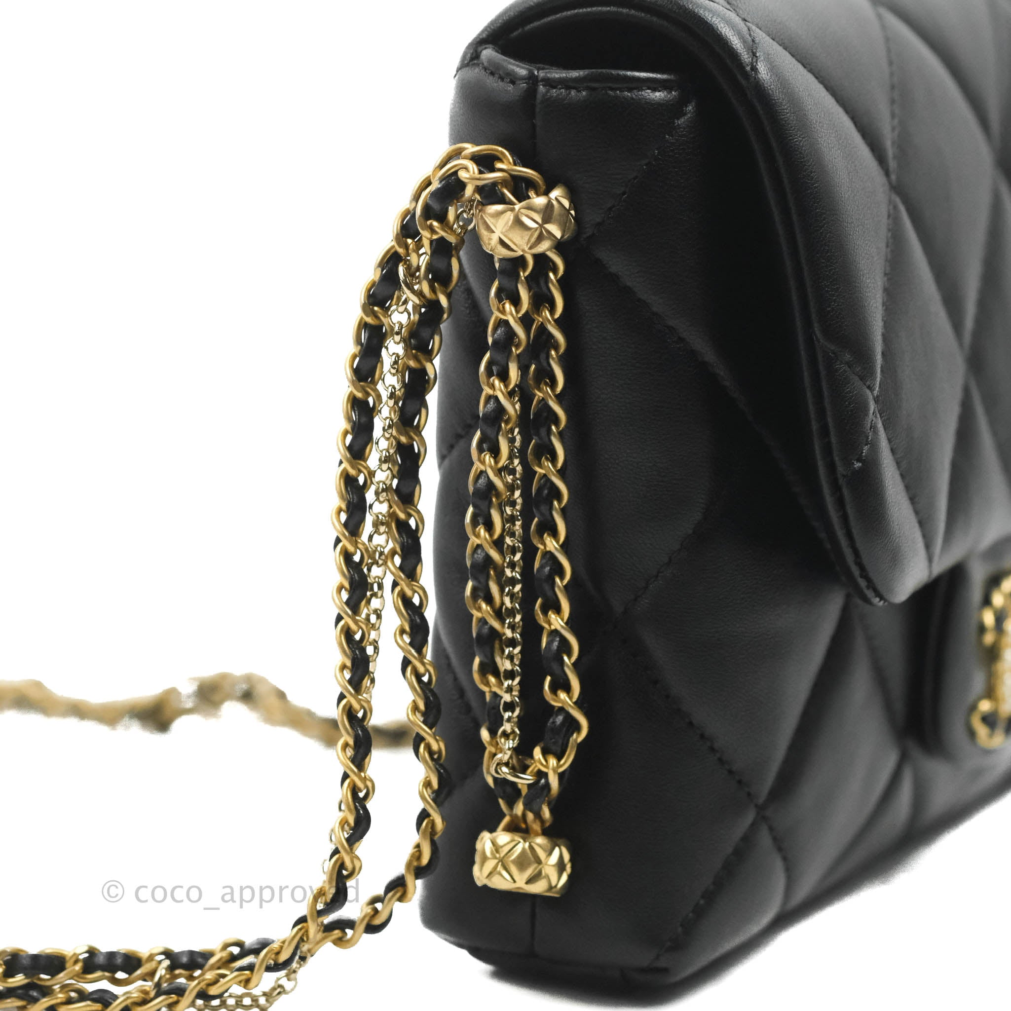 illoyalitet milits Forsendelse Chanel Mini Flap Bag With Pearl And Woven Chain CC Logo Black Lambskin –  Coco Approved Studio