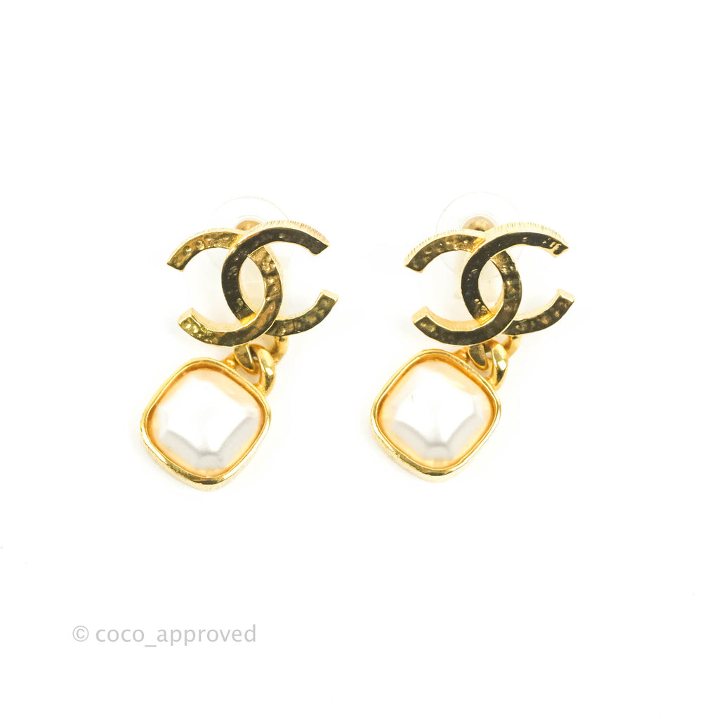 Chanel CC Drop Pearl Earrings Gold Tone 20K