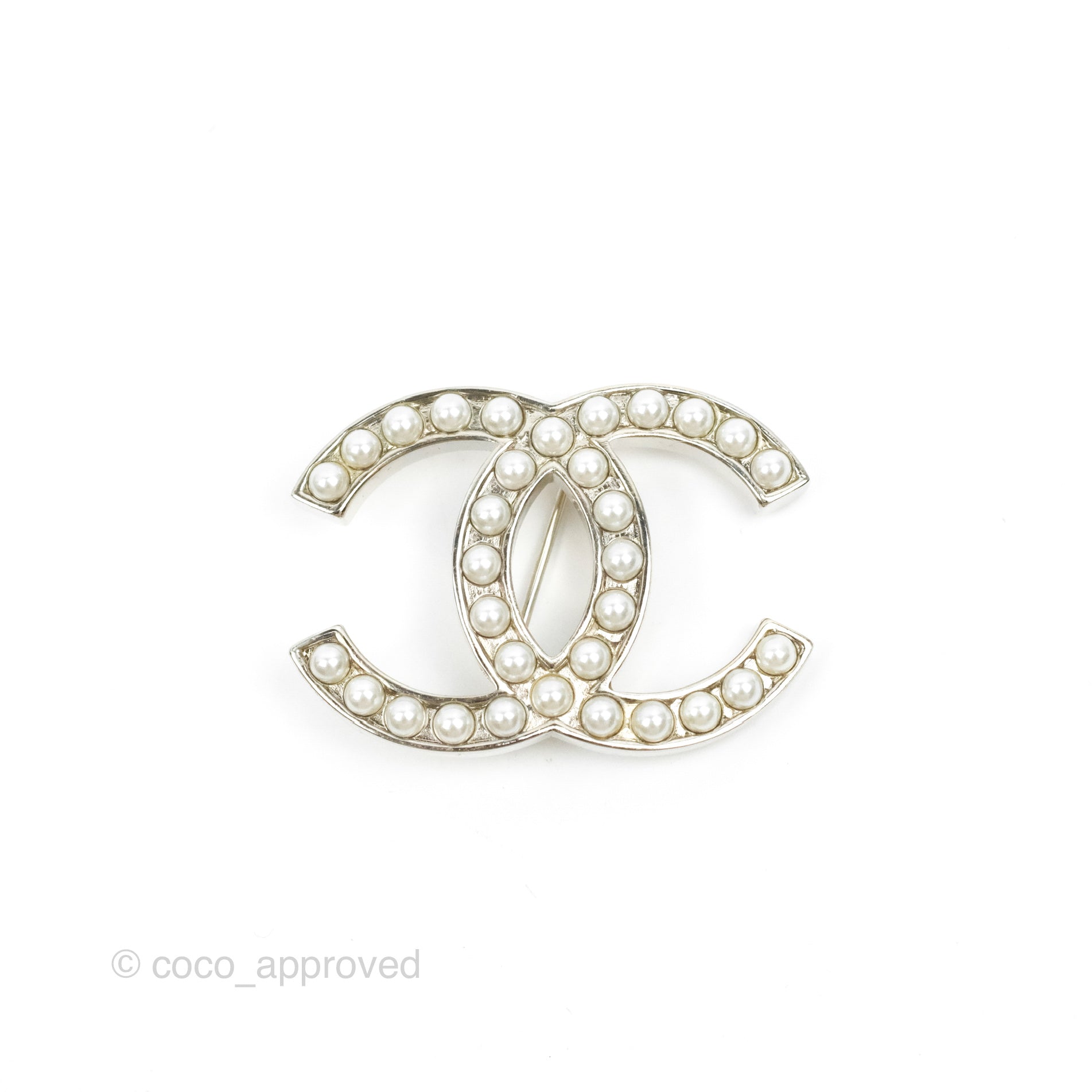 Chanel 21K Crystal Filled Pearl Framed CC Brooch – Boutique Patina