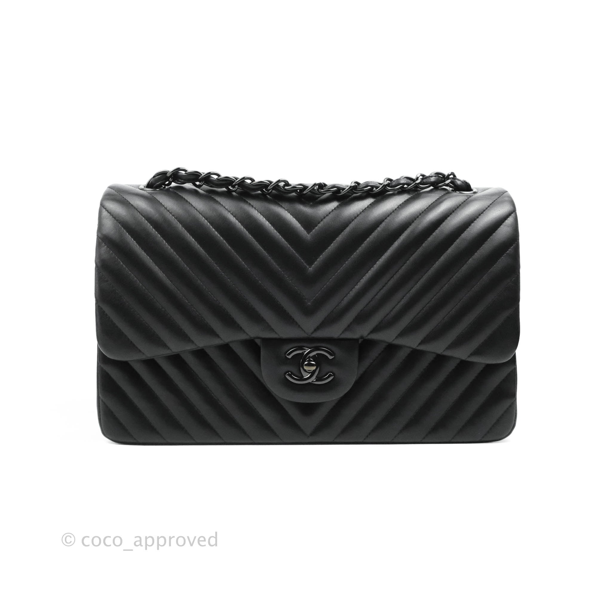 Chanel Jumbo Double Flap So Black Chevron Lambskin Black Hardware⁣⁣