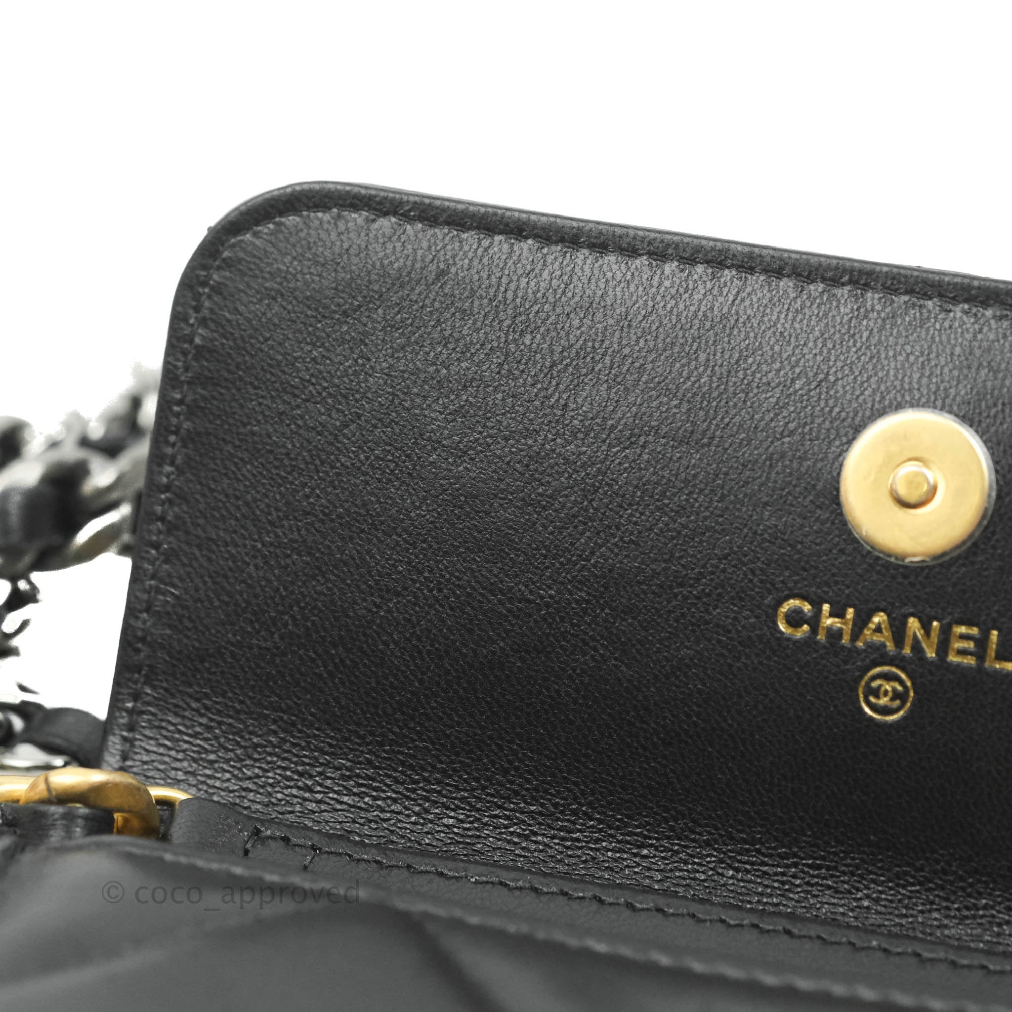 バッグ Chanel CHANEL Lambskin Quilted Chanel 19 Round Clutch With Chain