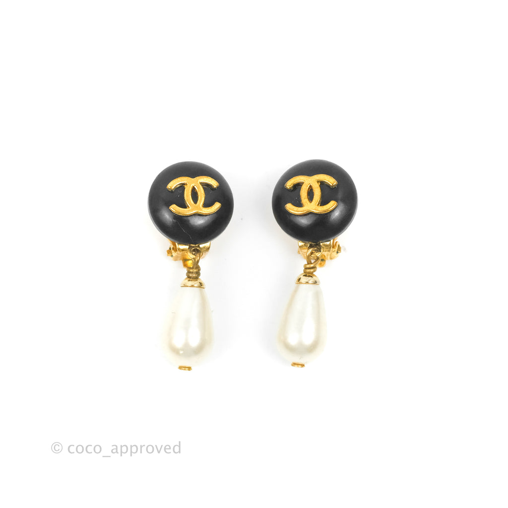 Chanel Vintage CC Pearl Drop Ear Clip Gold Tone 96A