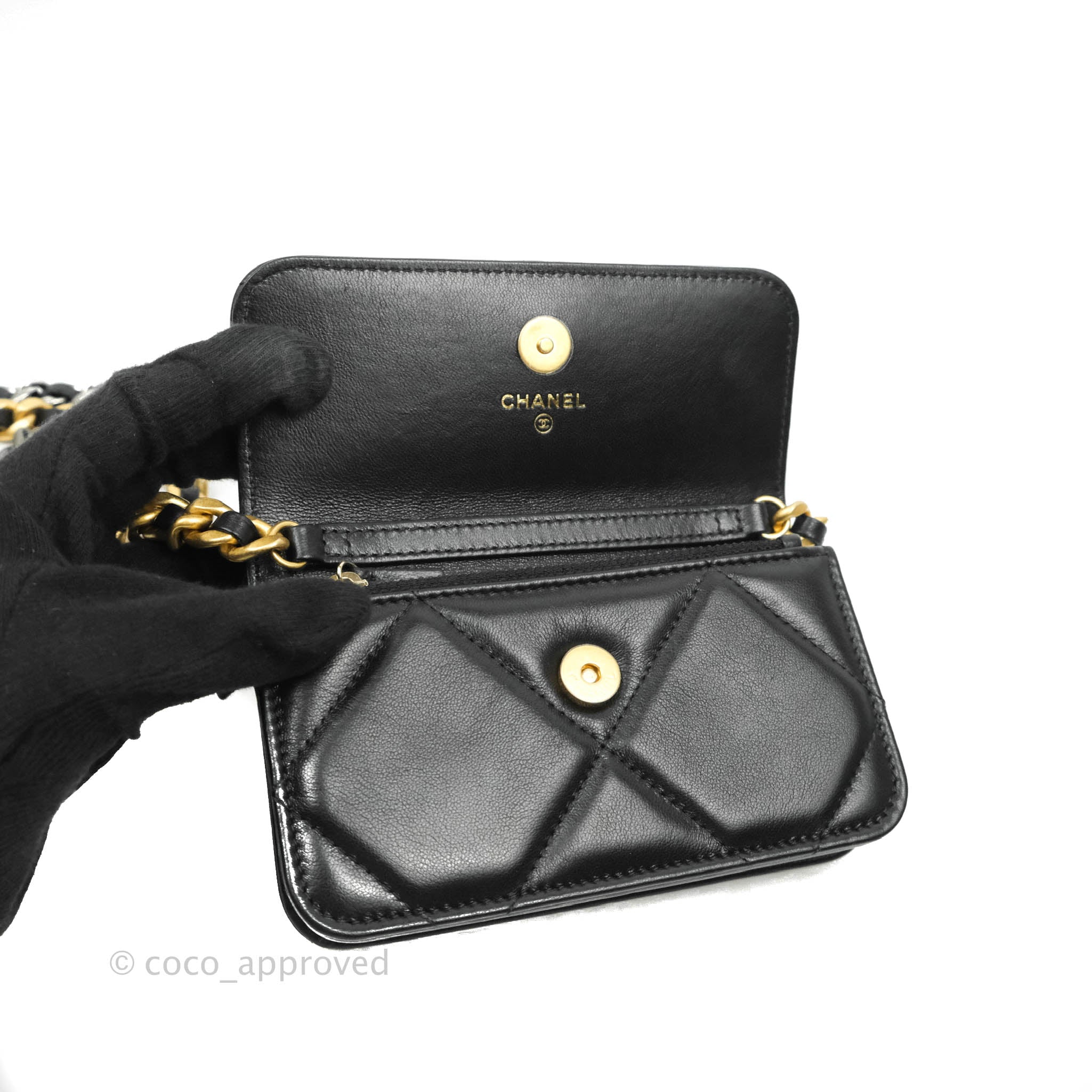 Chanel 19 leather clutch bag Chanel Black in Leather - 35118362