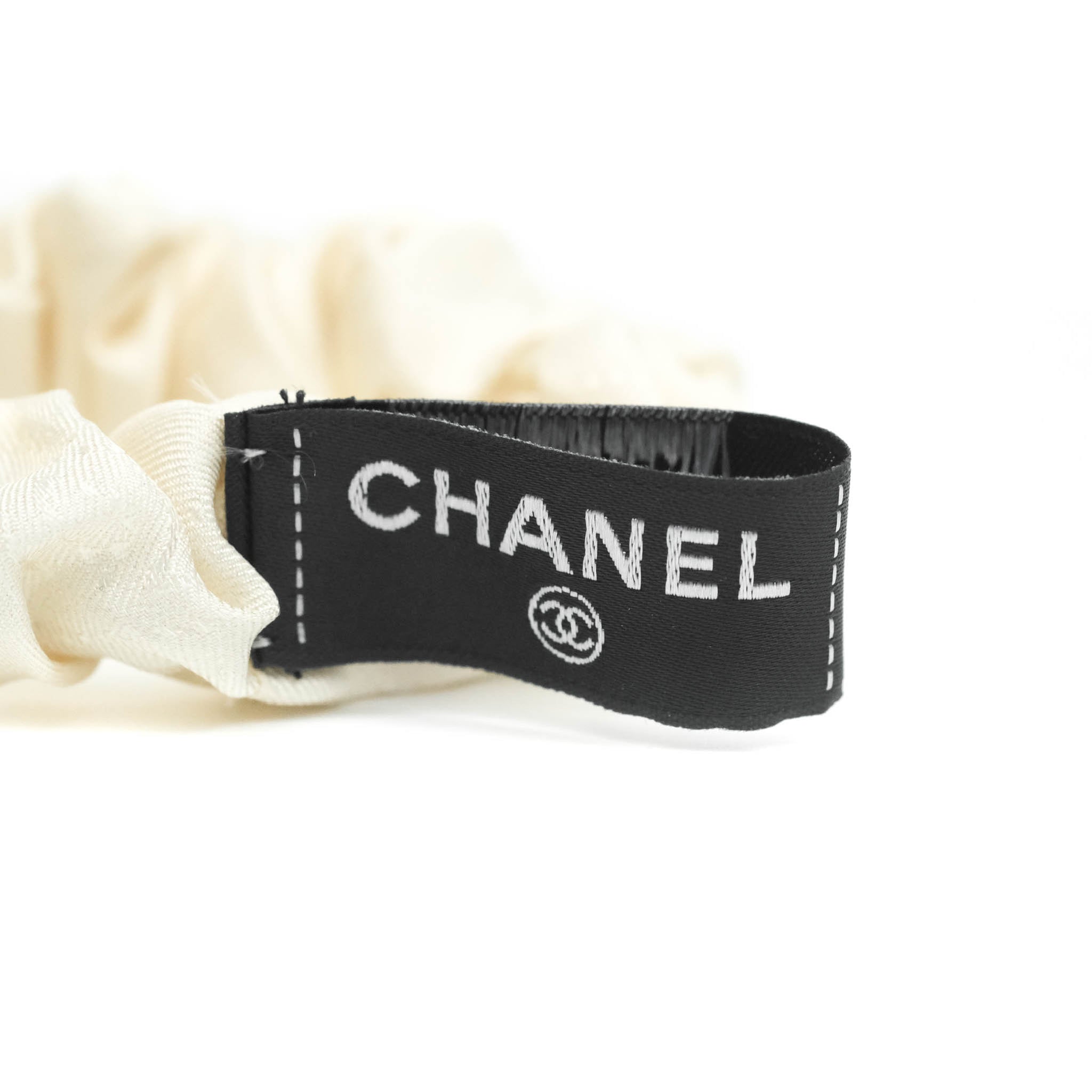Chanel Bow Silk Hair Accessory Ivory & Black – Coco Approved  display picture 1