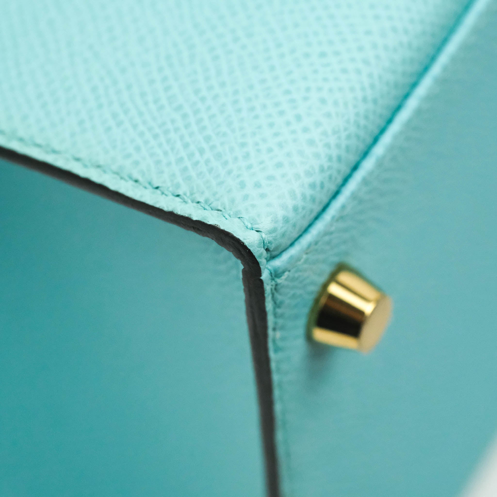Hermès Kelly 28 Sellier Lettre E Encre Bleu Obscur Bleu Zellige Veau Epsom  Taurillon Clemence Veau Sombrero with Palladium Hardware - Bags - Kabinet  Privé