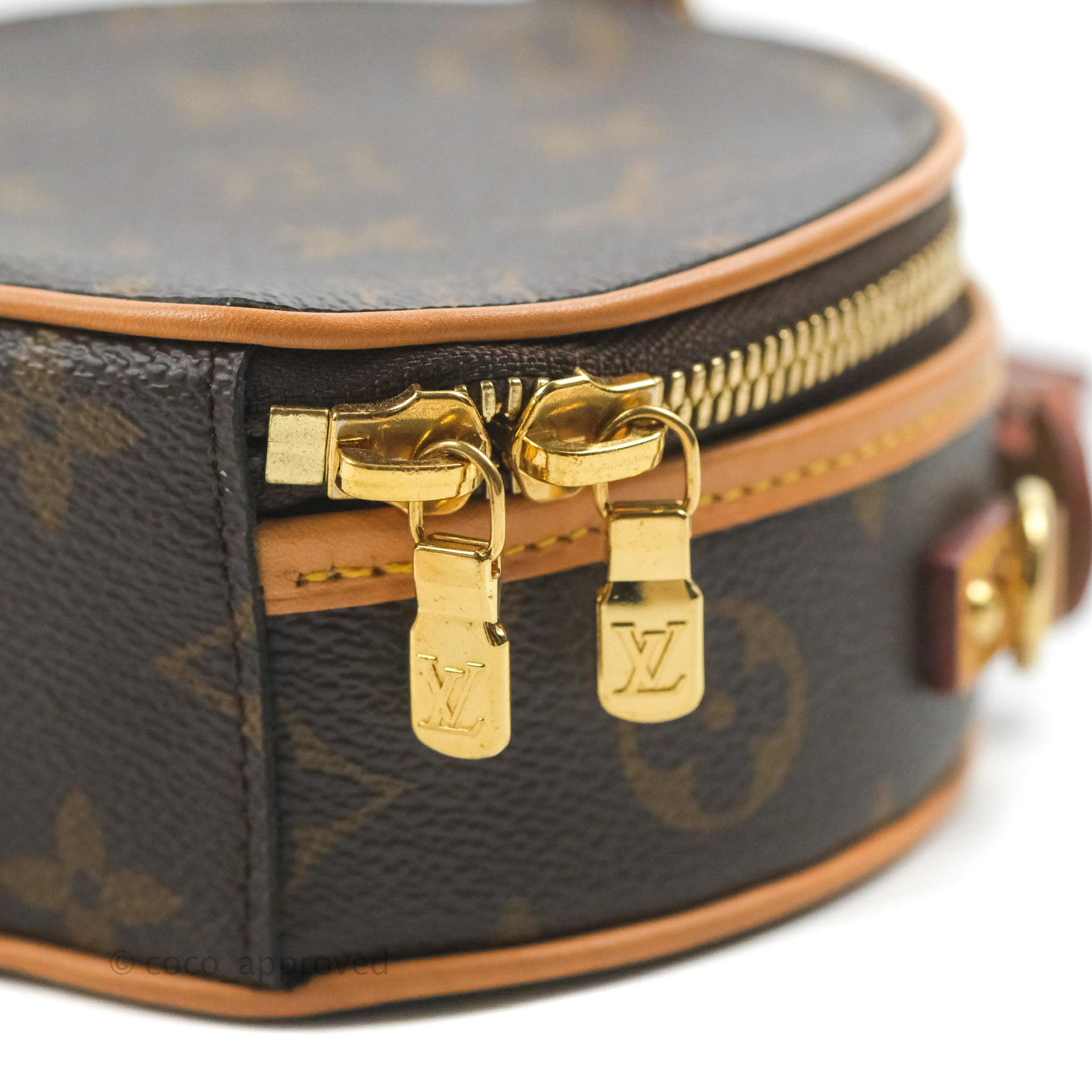 Sold at Auction: Louis Vuitton, Louis Vuitton Denim Camera Bag