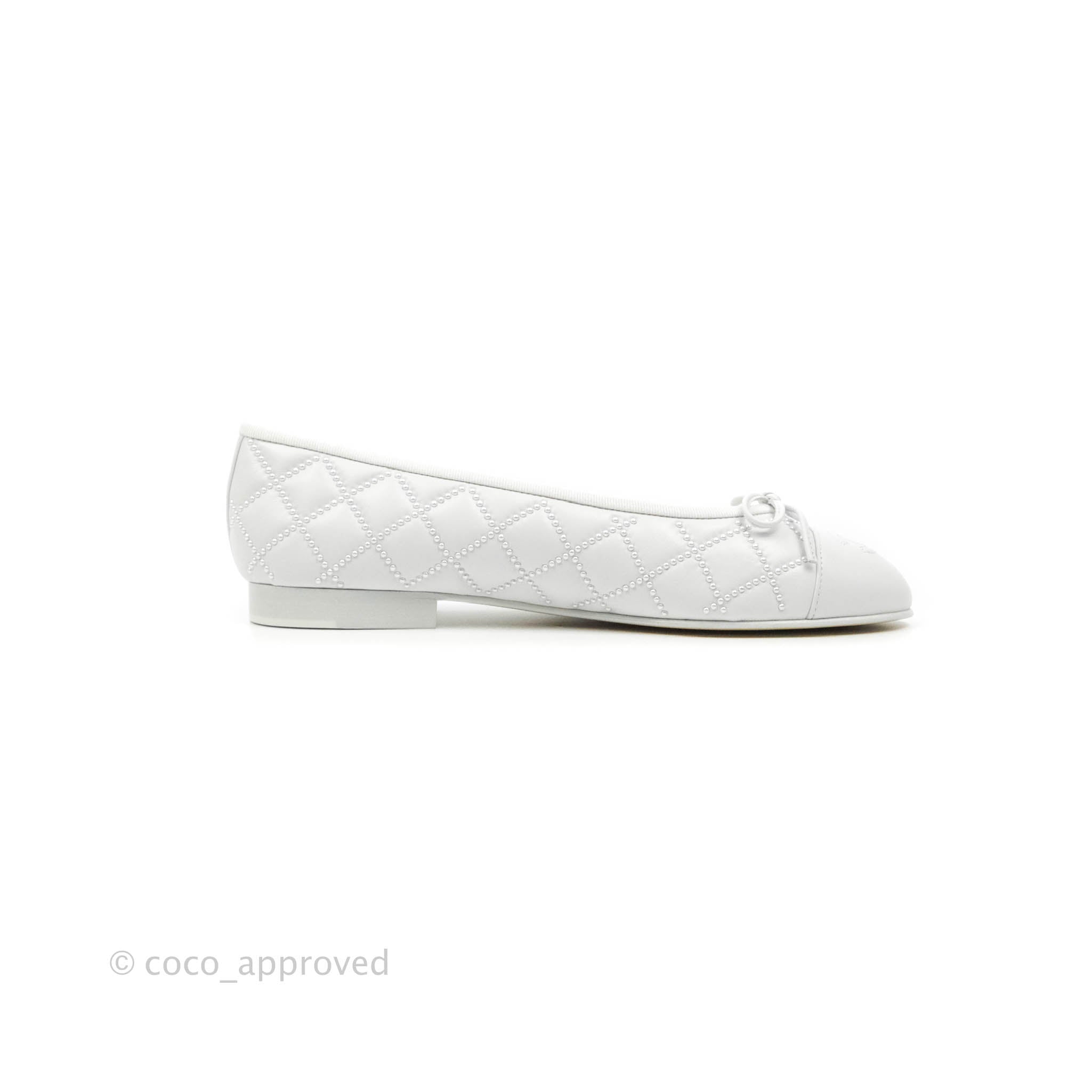 Chanel Pearl Quilted White Ballerina Flats 38 – Coco Approved Studio
