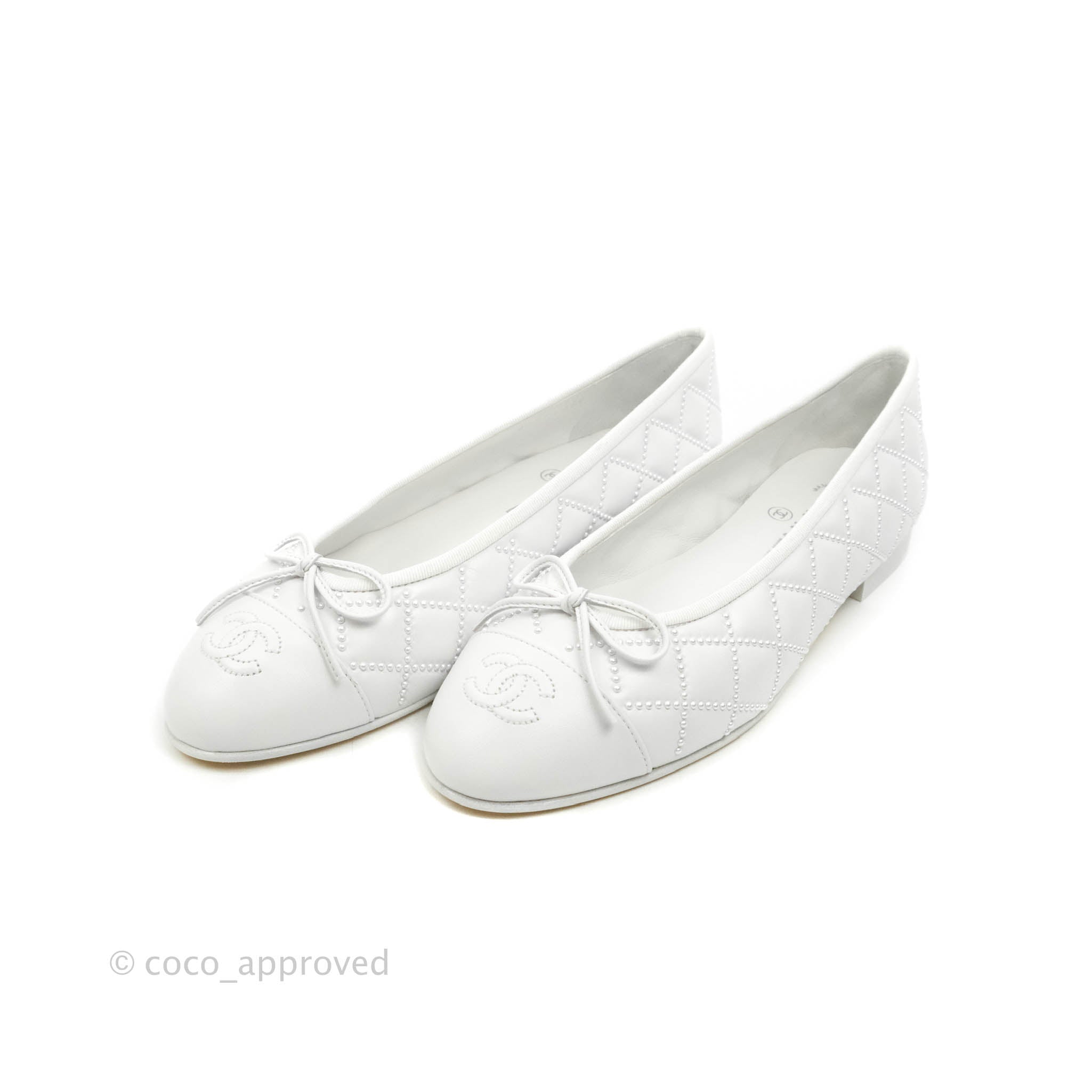 Leather flats Chanel White size 38 EU in Leather - 25273554