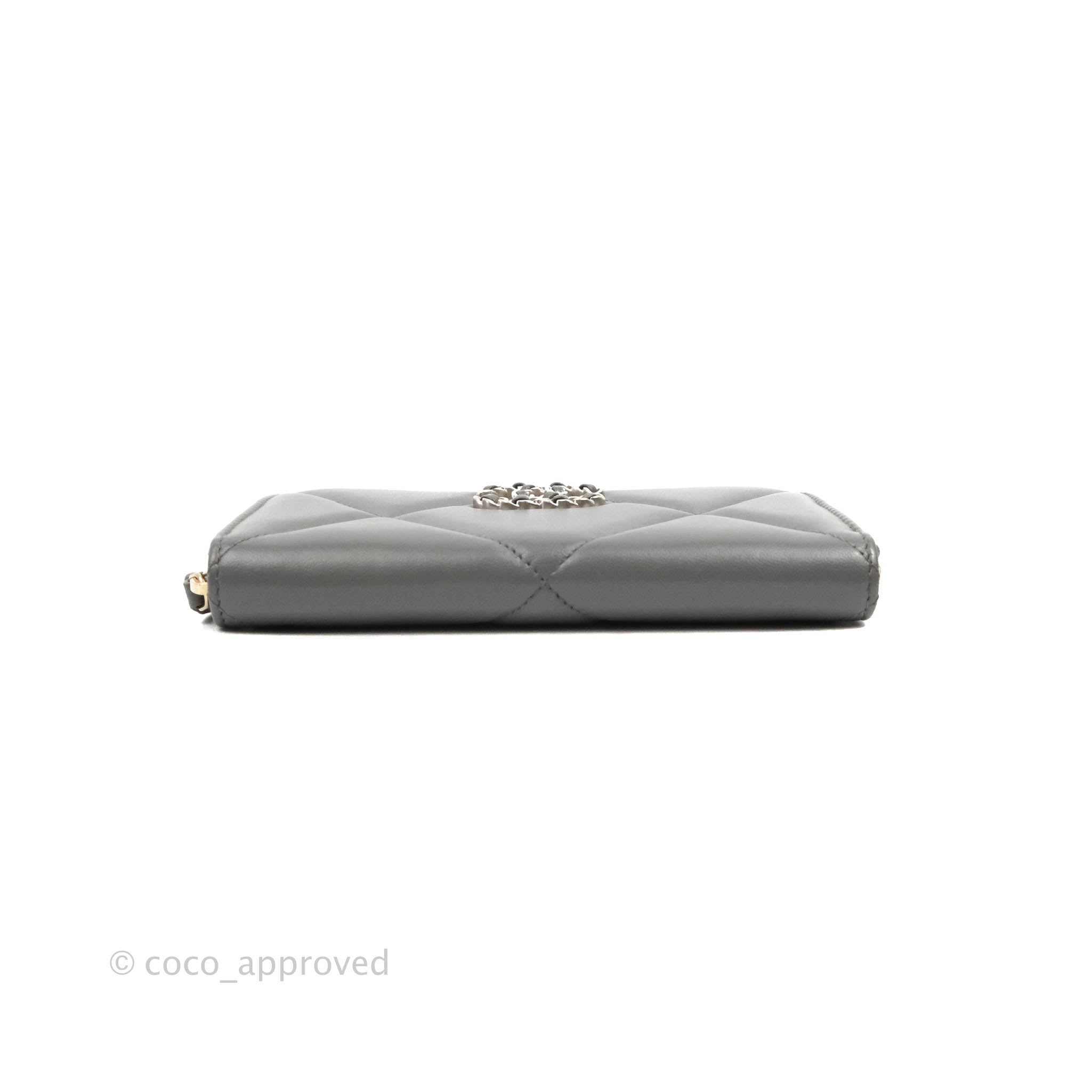 2020 Chanel 19 Grey Lambskin Quilted Flap Handbag in 2023