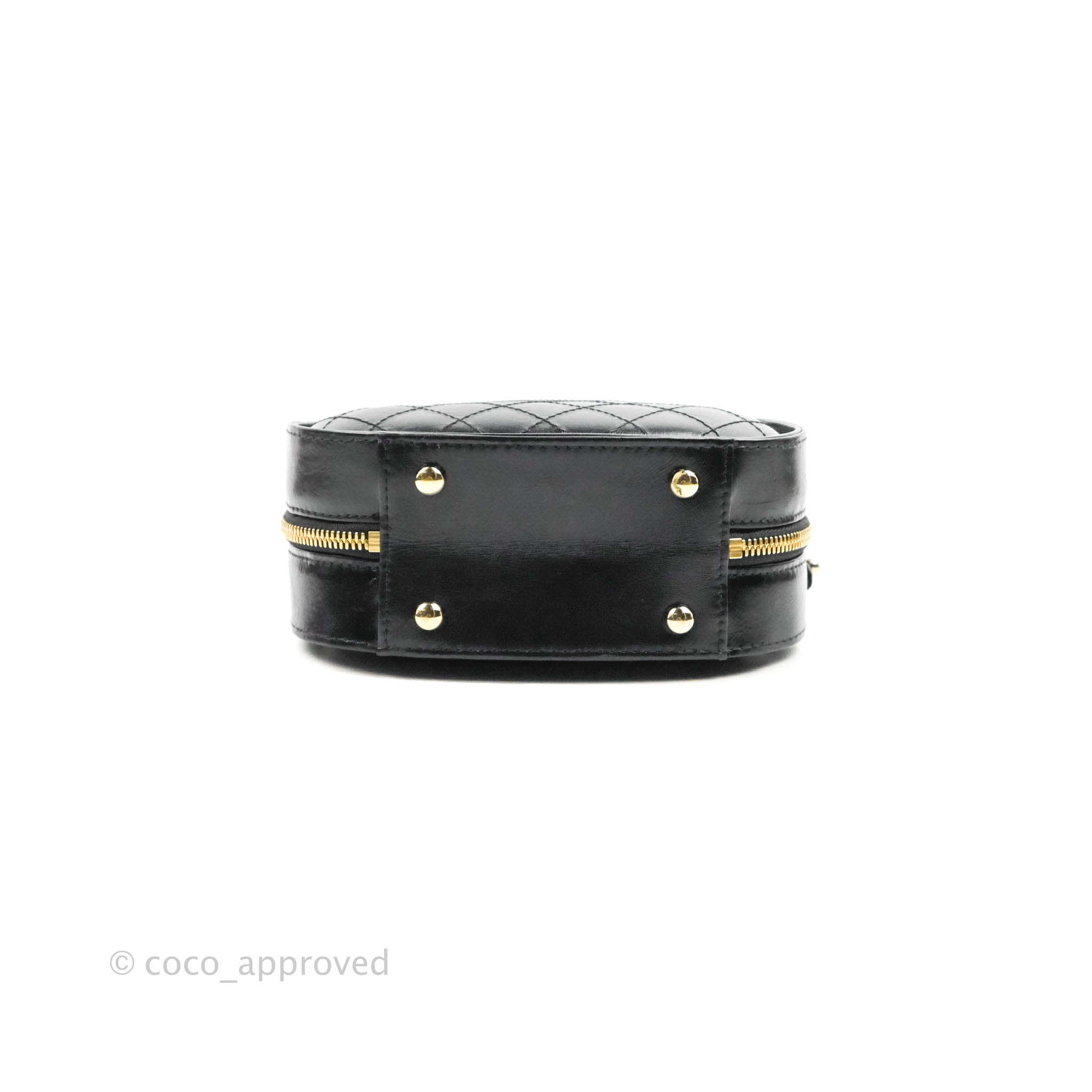Chanel Small Round Vanity Case Bag Black Crumpled Calfskin 19C – Coco  Approved Studio