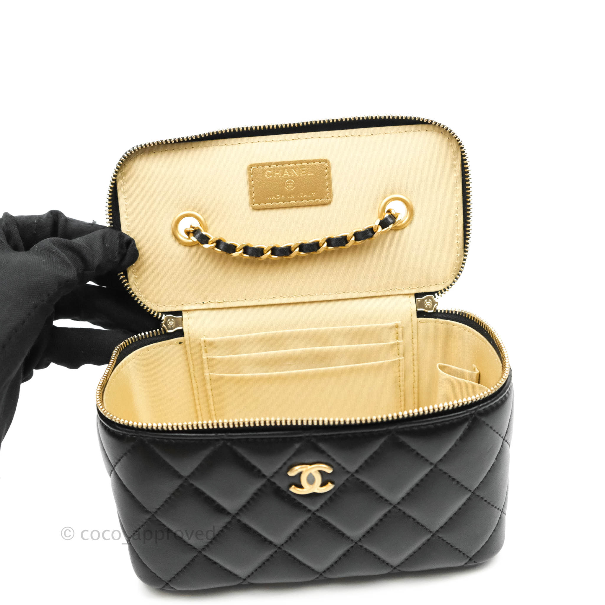 chanel classic vanity pouch