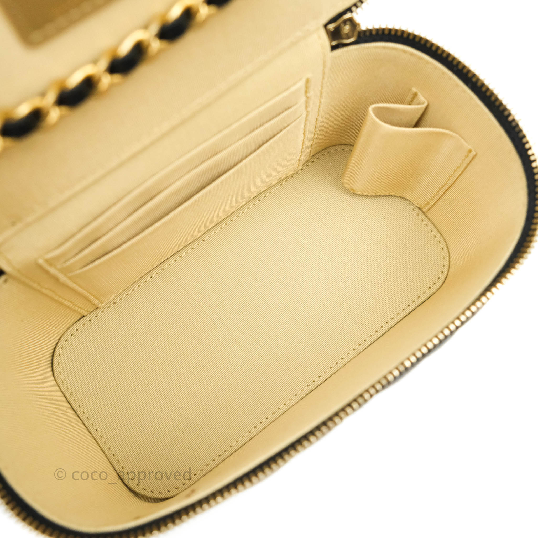 Chanel 2022 Coco Pearl Crush Vanity Case - ShopStyle Shoulder Bags