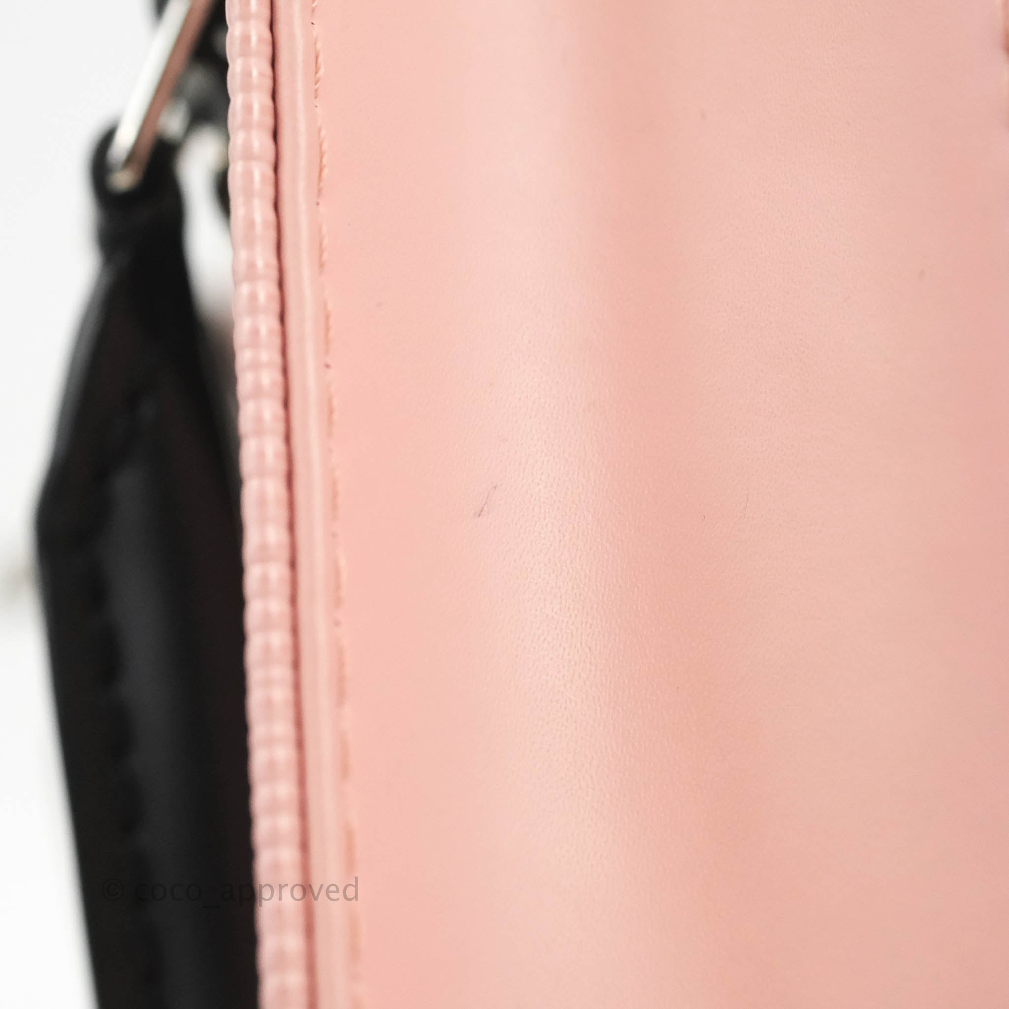 Louis Vuitton: All-New Épi Colours For The Petit Sac Plat