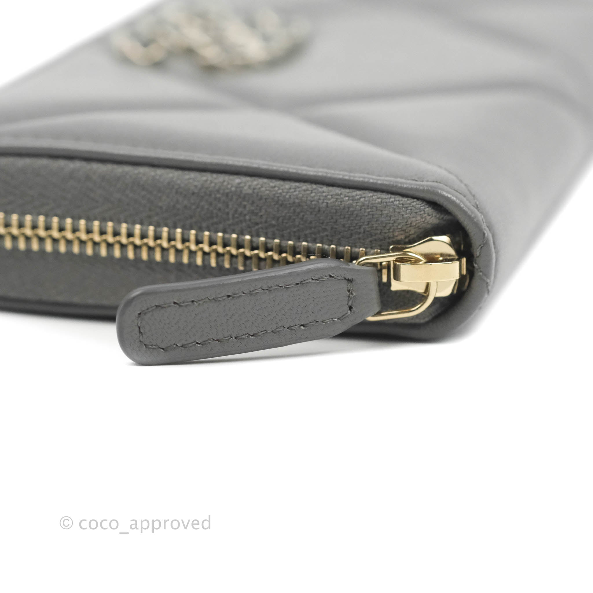 Chanel black 19 Flap Wallet on Chain Leather ref.1019385 - Joli Closet