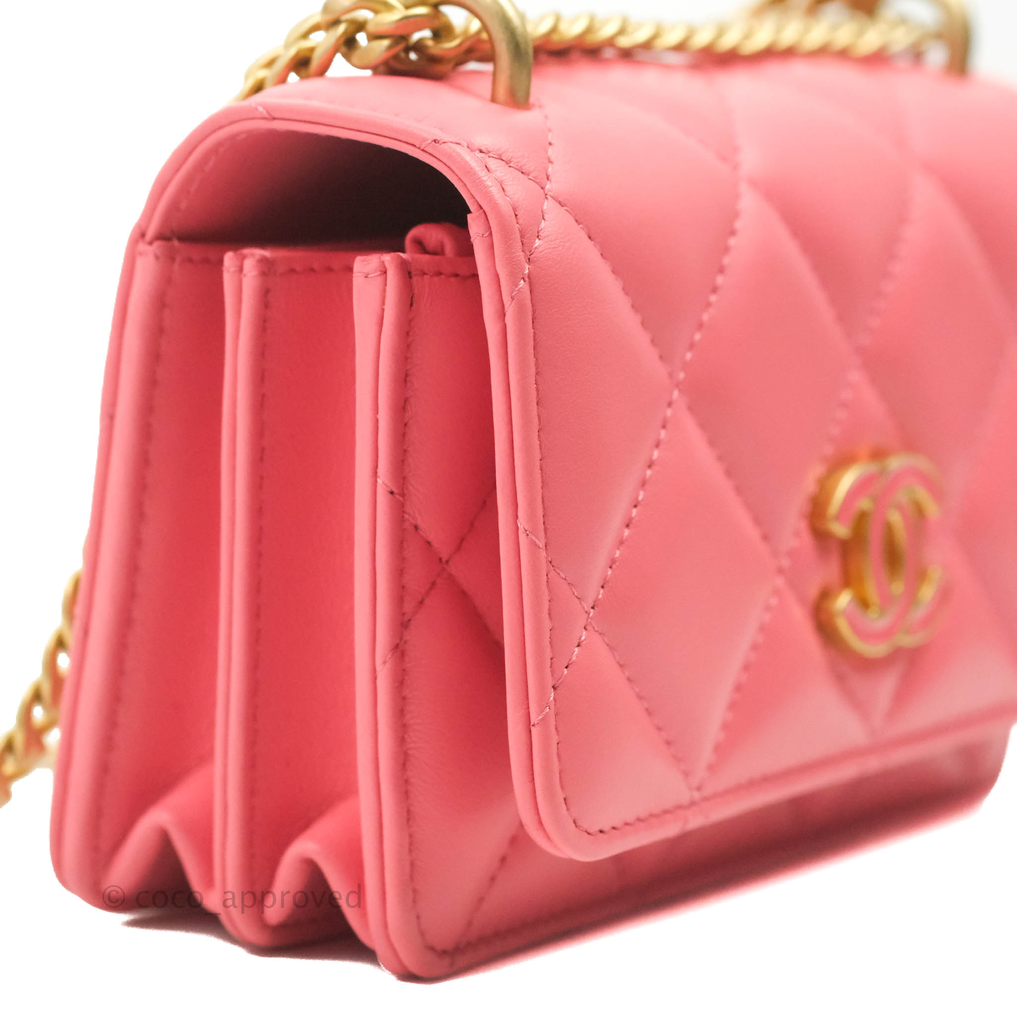 Chanel Fuchsia Quilted Lambskin and Imitation Pearl Round Chain Clutch Gold Hardware, 2019-2020 (Like New), Pink Womens Handbag