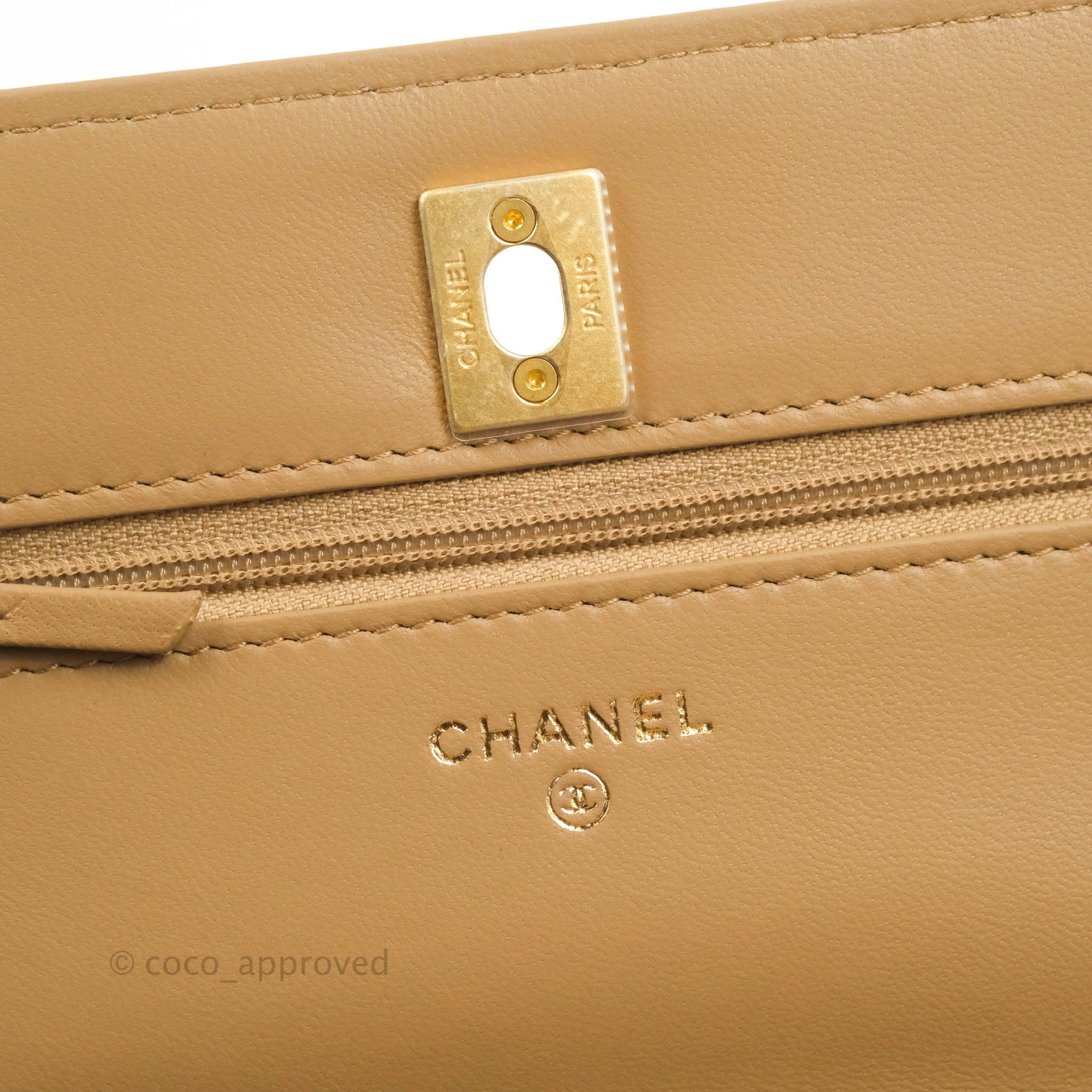 CHANEL カタログ CHANEL Lambskin Quilted CC Pearl Crush Wallet on Chain WOC
