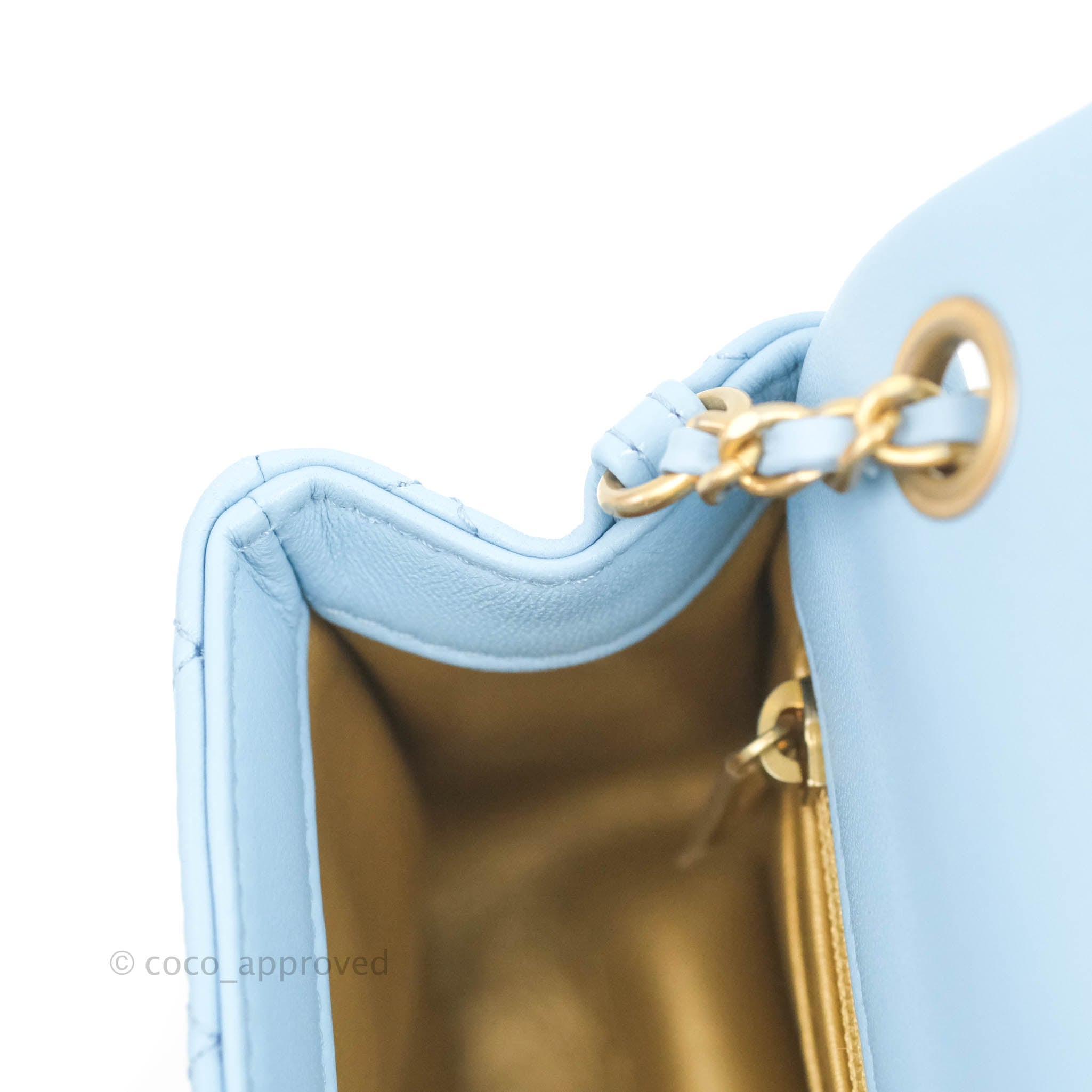 Chanel Timeless Classic mini bag Blue Dark blue Gold hardware Leather  ref.376489 - Joli Closet