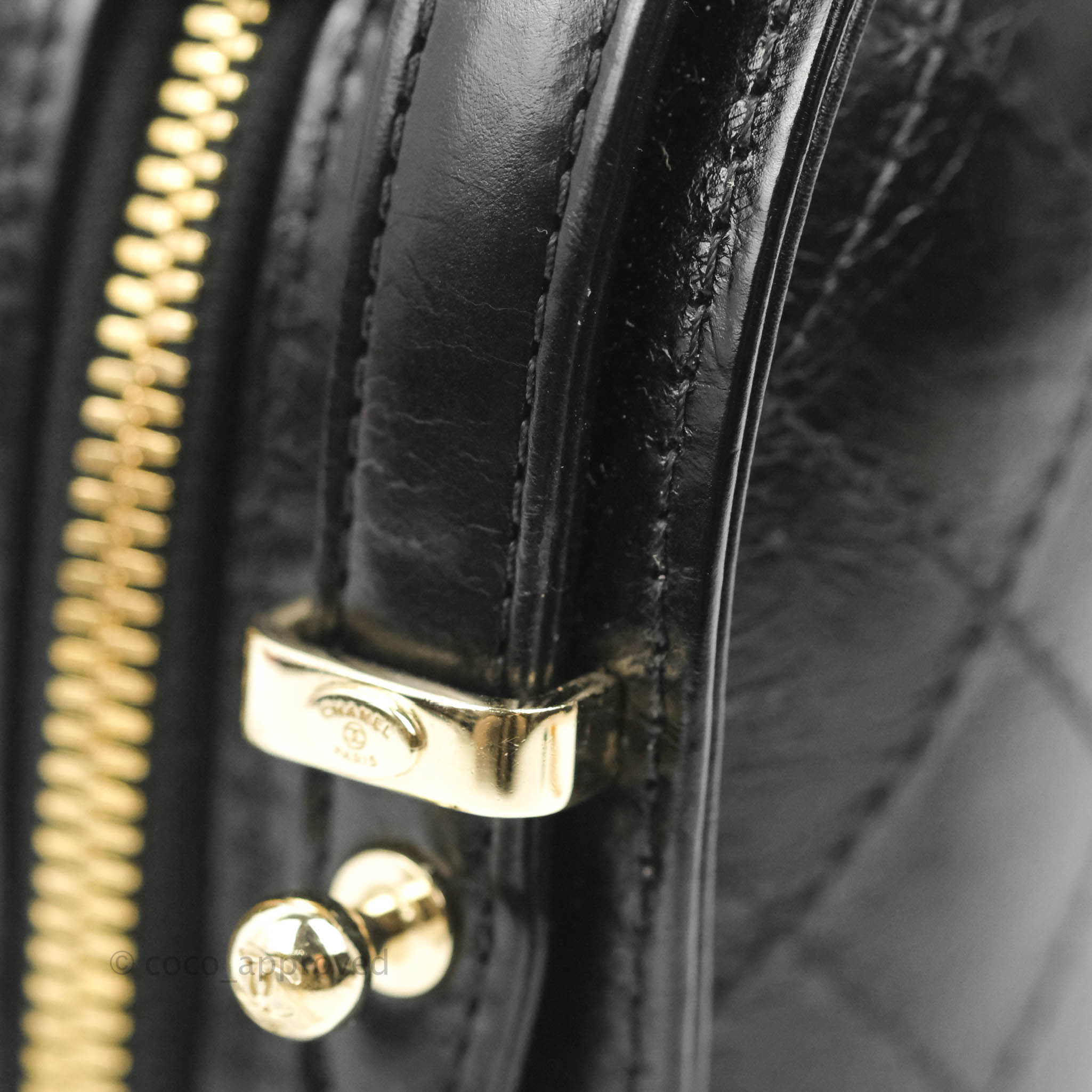 Sold at Auction: Chanel Vintage Black Quilted Calfskin CC Logo Vanity Bag