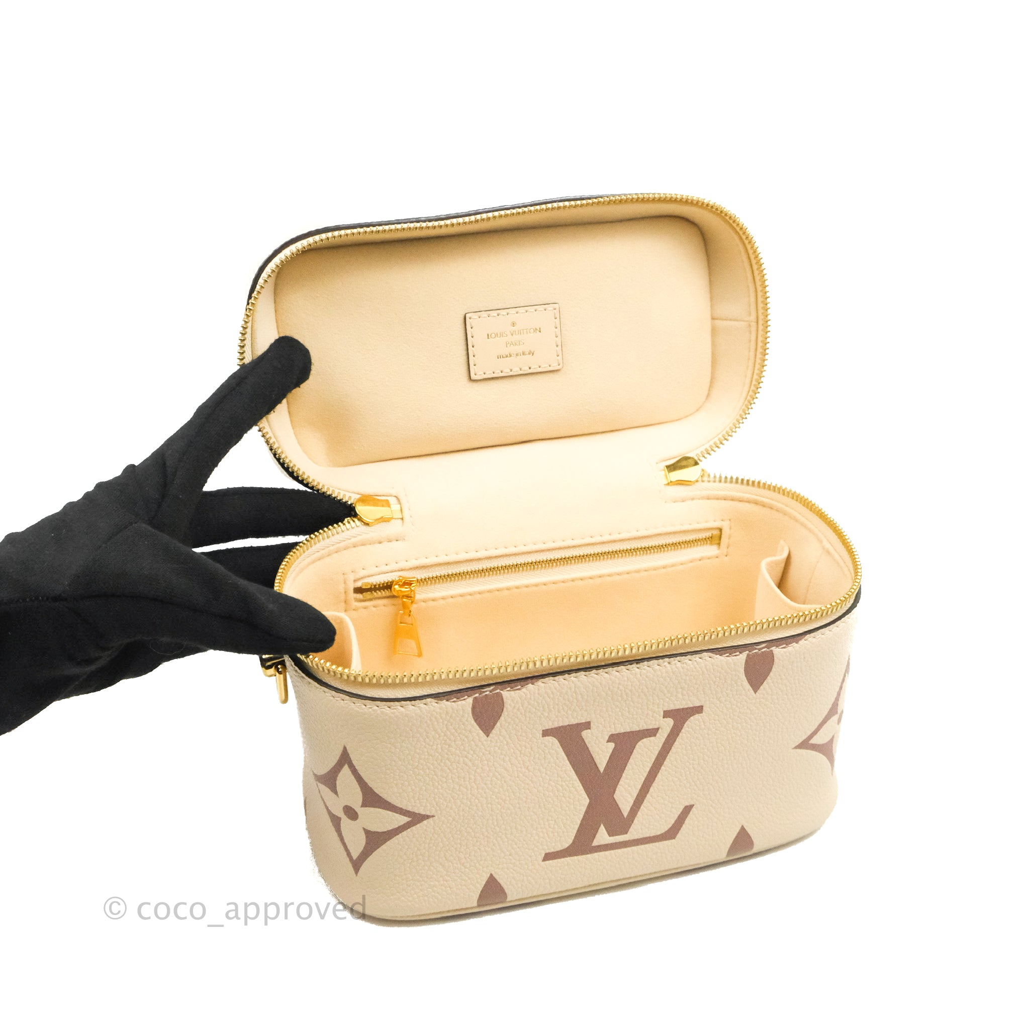 Louis Vuitton Cream Saffron Empreinte Monogram Giant By The Pool NéoNo –  The Closet
