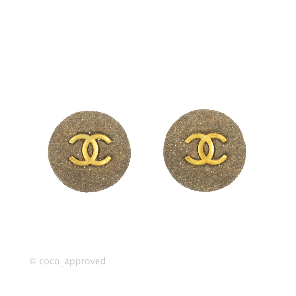 Chanel Vintage CC Round Earrings Clip On Gold Tone