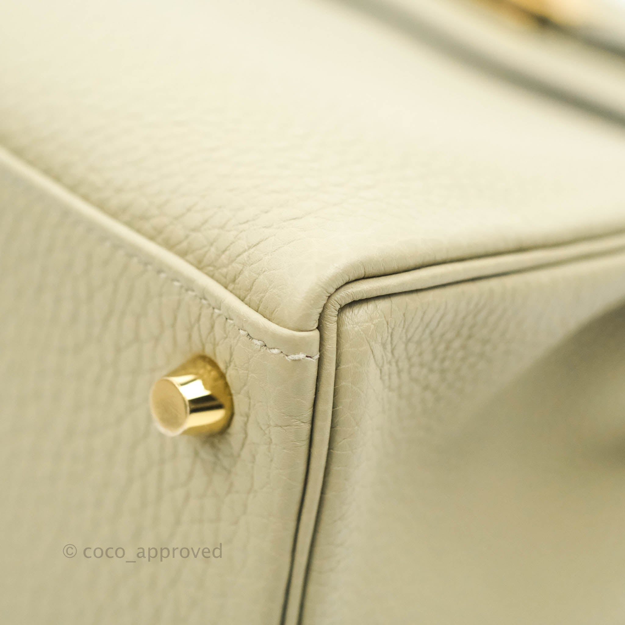 Hermès Kelly 25cm Retourne Veau Togo Gold 37 Gold Hardware – SukiLux