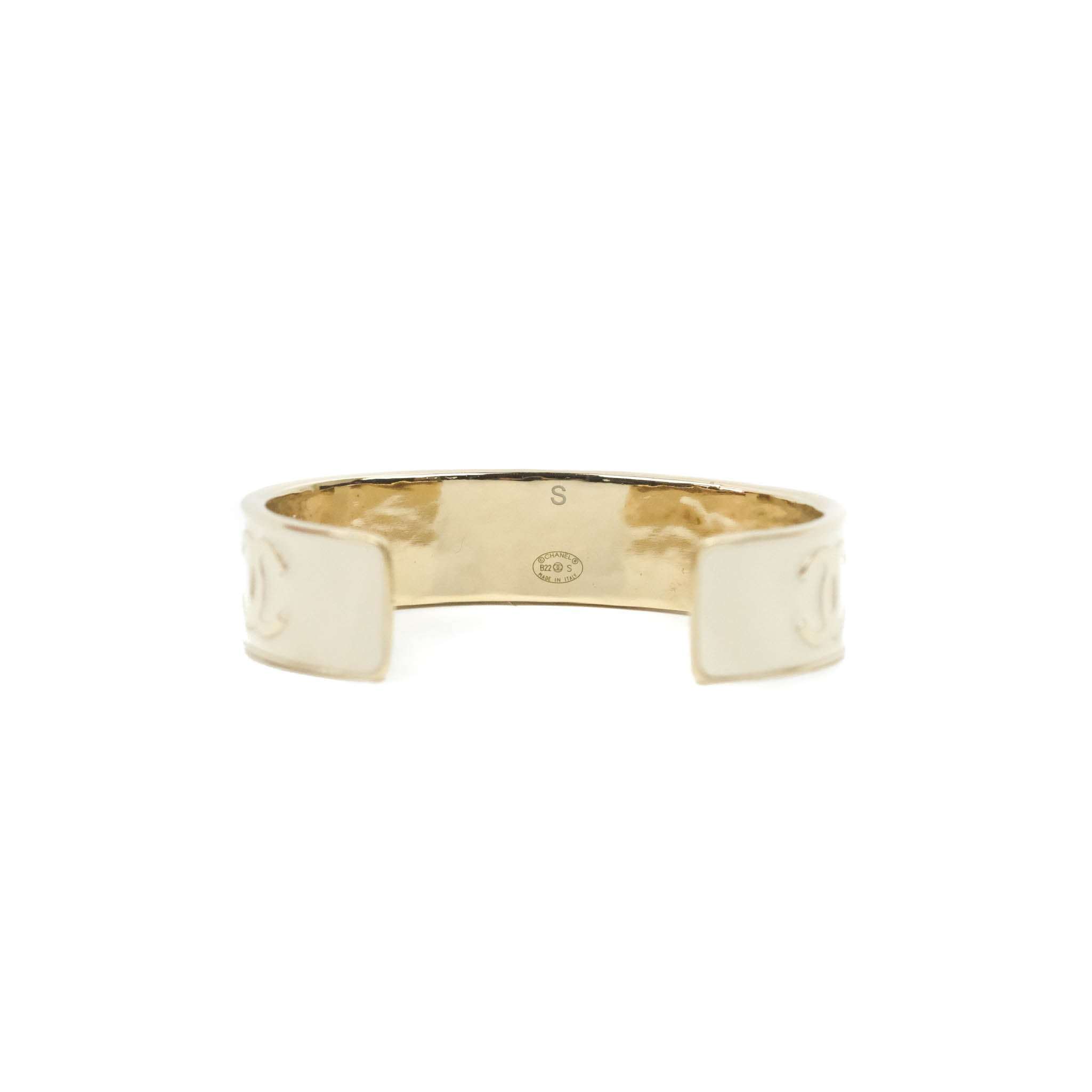 Chanel CC Logo Gold Tone Bracelet Size S 22S – Coco Approved Studio