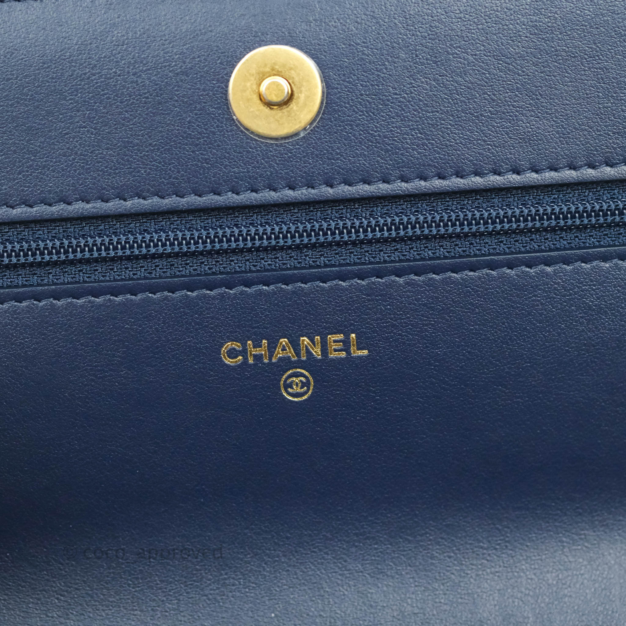 Chanel 19 leather wallet Chanel Blue in Leather - 32934423