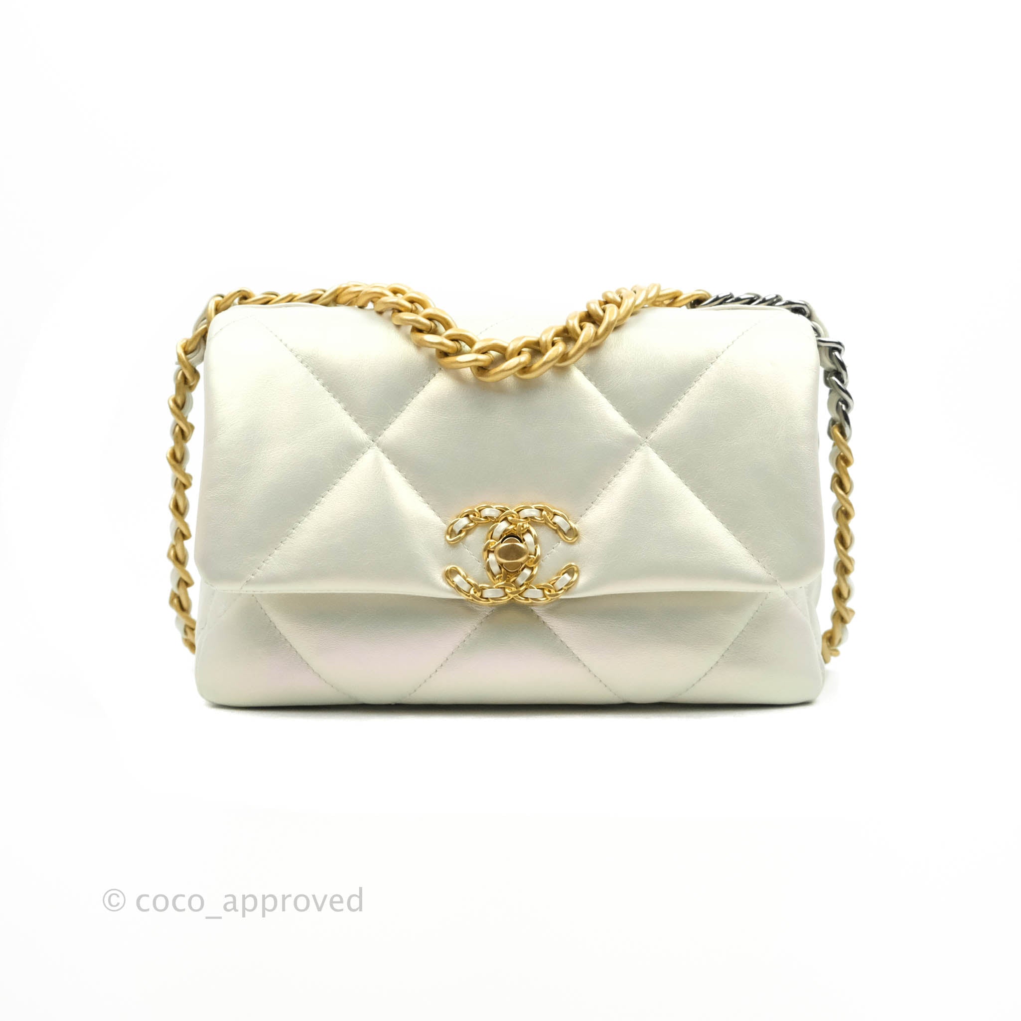 100% Authentic Luxury Goods - Ready Chanel 19 white small ghw #30 #chanel19