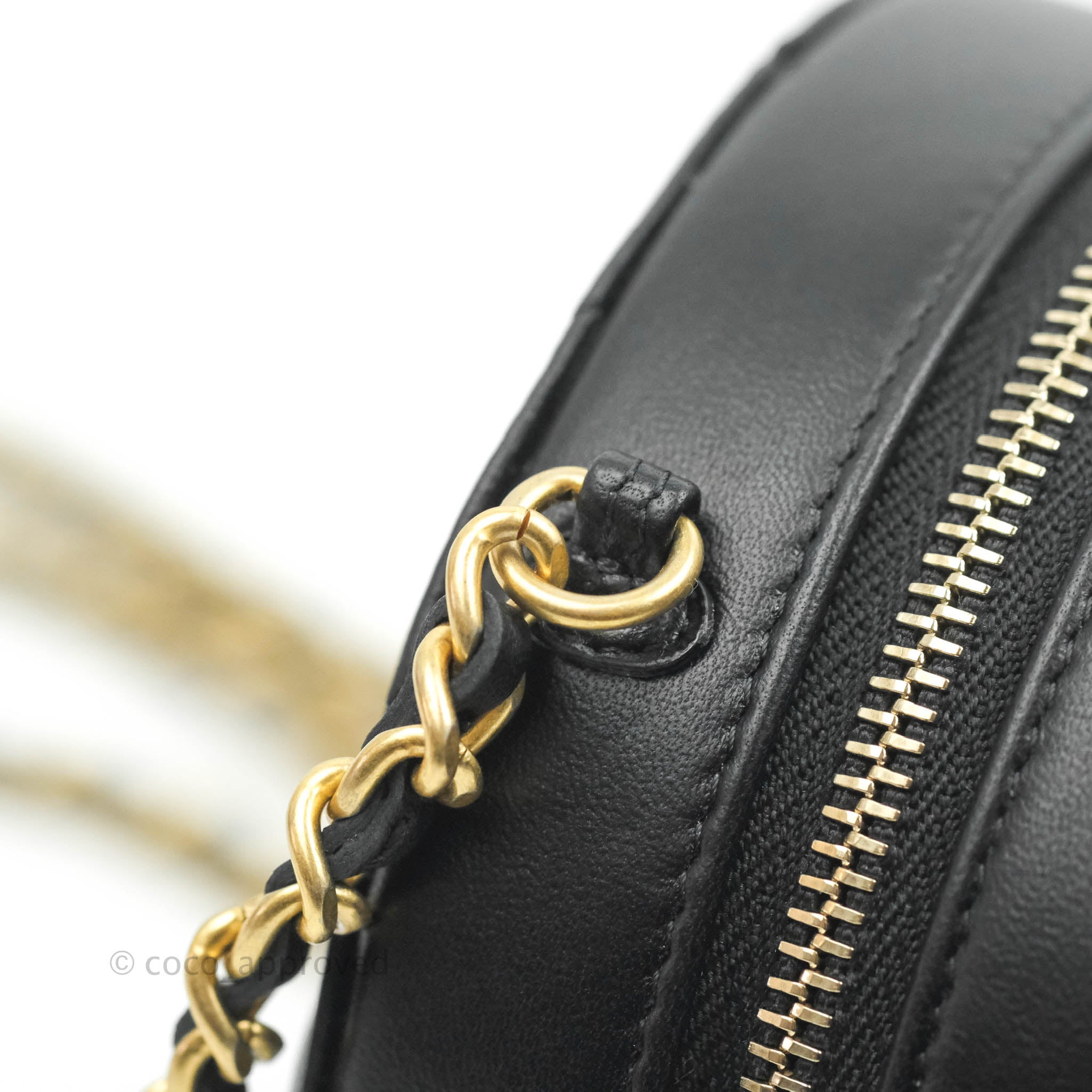 Chanel Quilted Round Pearl Crush Clutch With Chain Black Lambskin Gold –  Coco Approved Studio