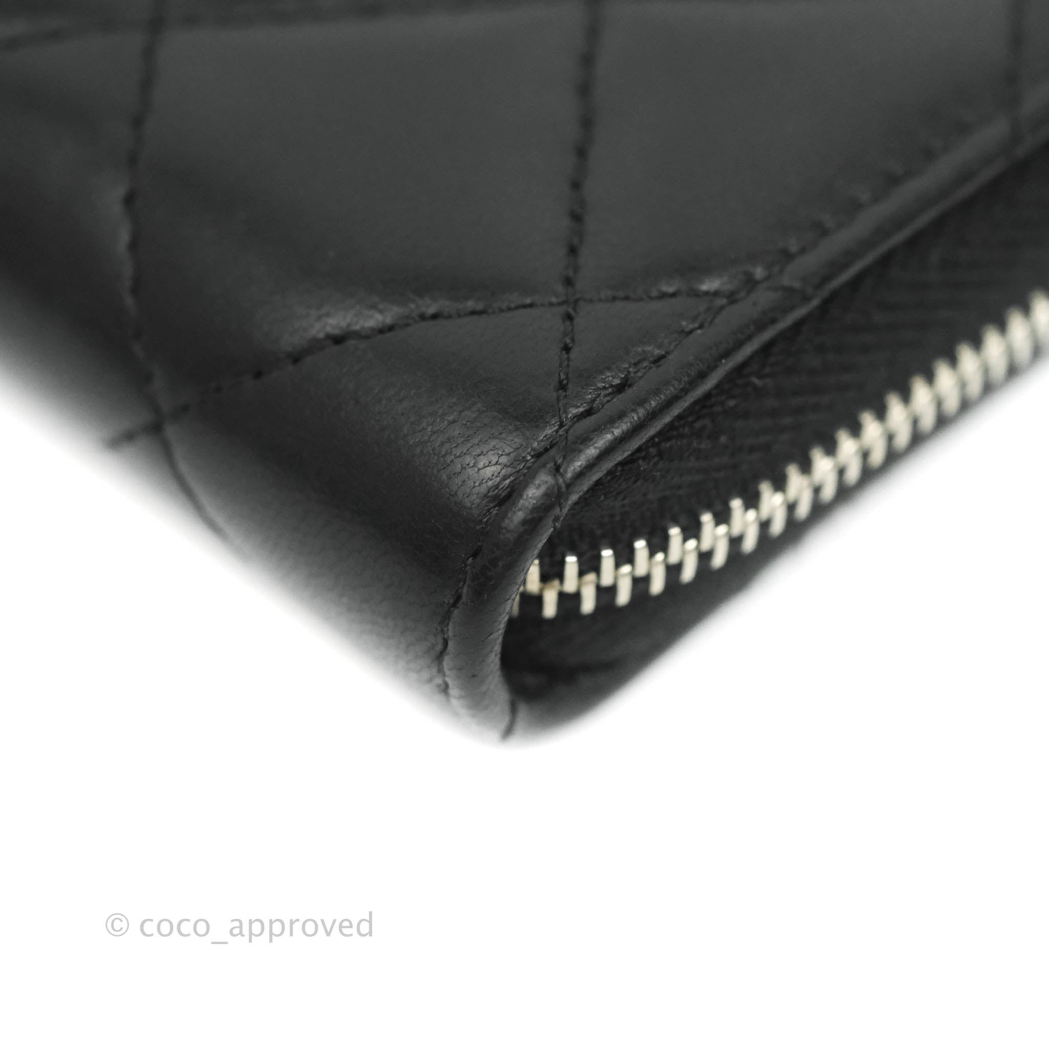 Zipped coin purse - Lambskin, resin & gold-tone metal, black — Fashion