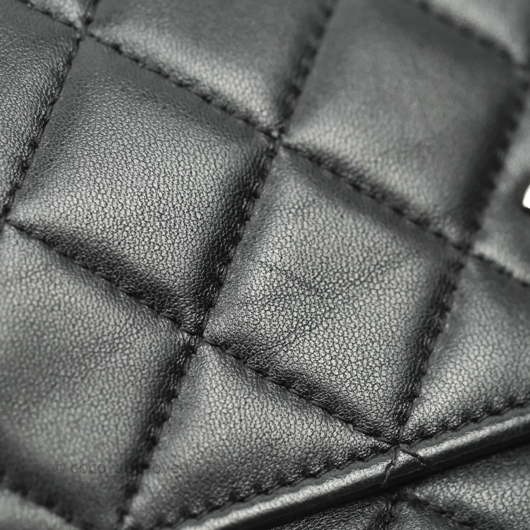 CHANEL Lambskin Pearl Wallet On Chain WOC lined Zip Chain Bag Black Leather  ref.976717 - Joli Closet